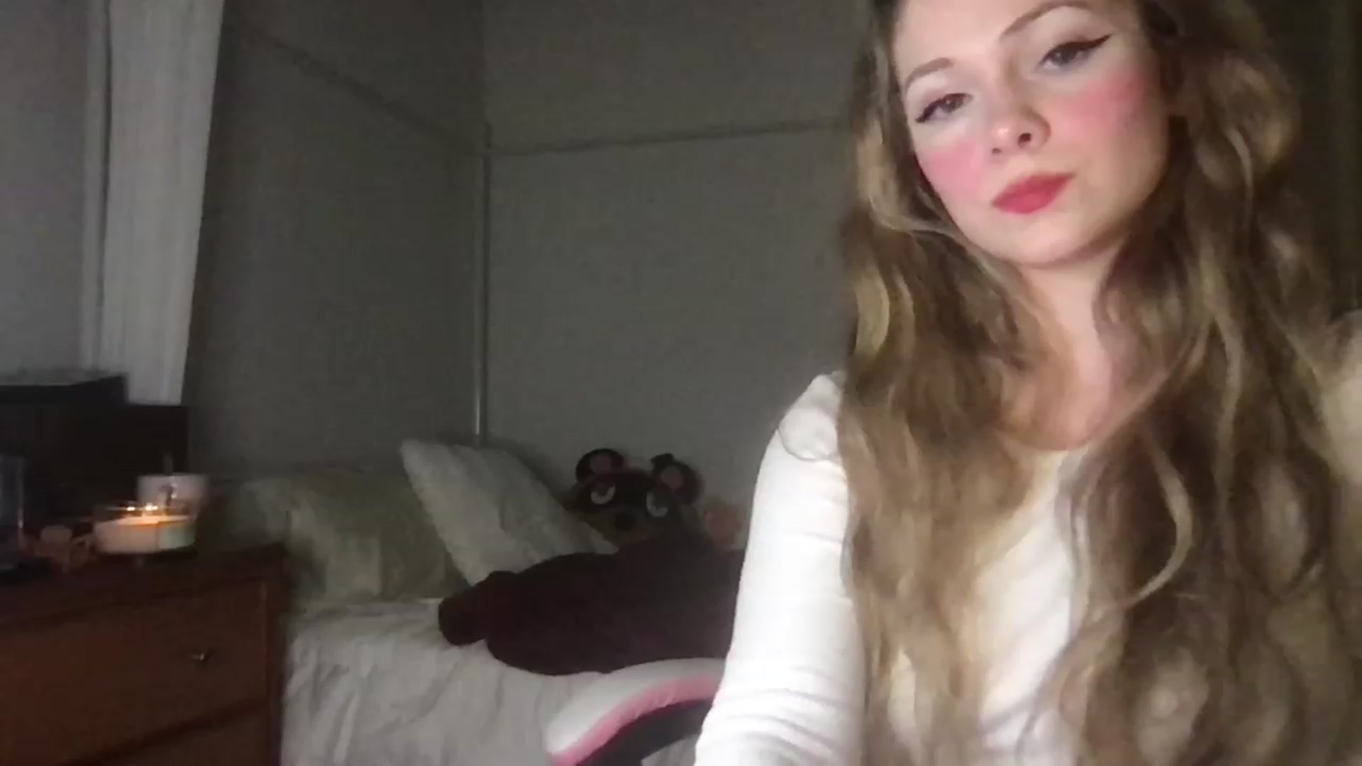 Gallery image thumbnail from lolypopbubble's myfreecams stream on, 02/26/2023, 03:51 image 6 of 20