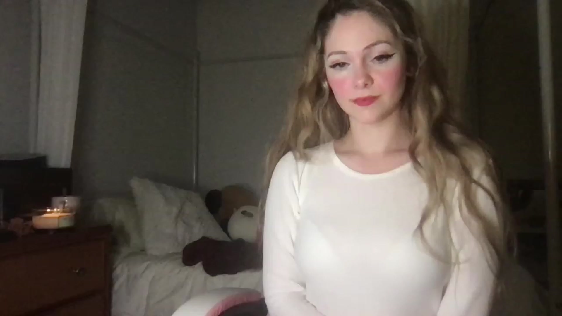 Gallery image thumbnail from lolypopbubble's myfreecams stream on, 02/26/2023, 03:51 image 16 of 20