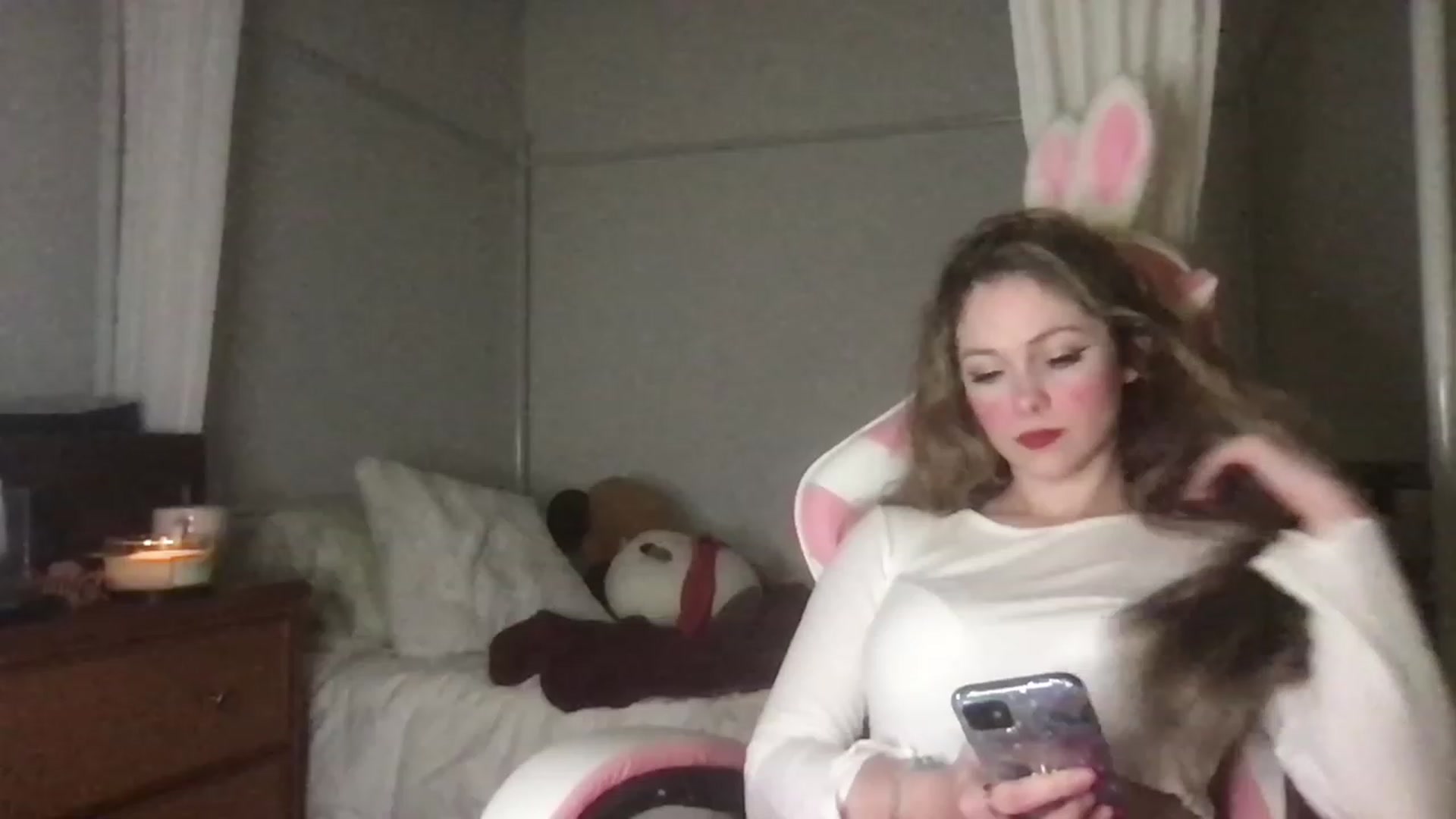 Gallery image thumbnail from lolypopbubble's myfreecams stream on, 02/26/2023, 03:51 image 18 of 20
