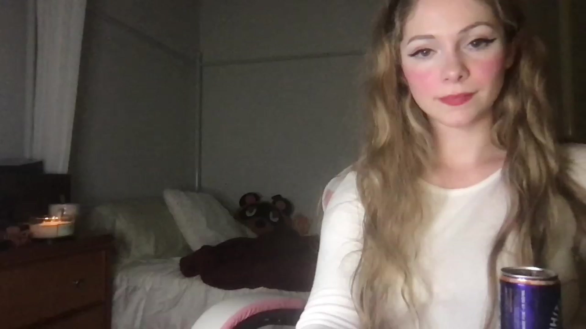 Gallery image thumbnail from lolypopbubble's myfreecams stream on, 02/26/2023, 03:51 image 10 of 20