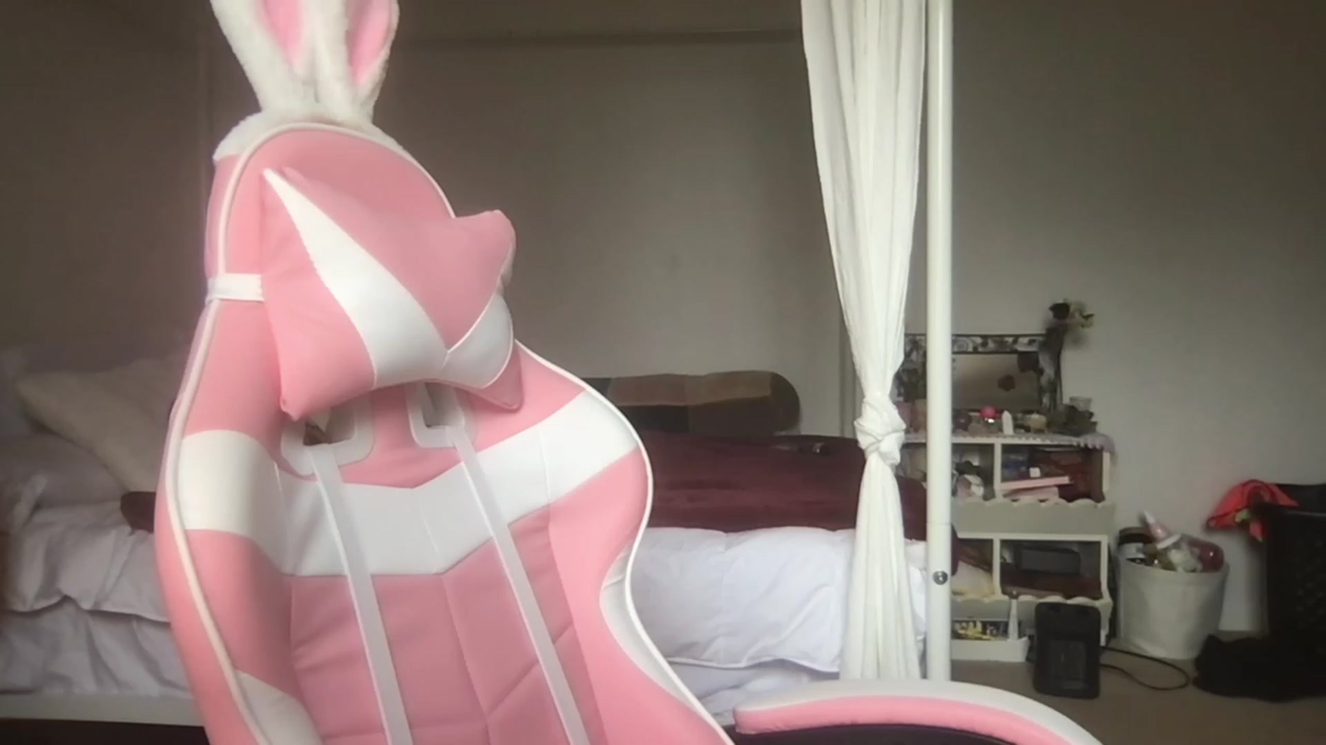 Gallery image thumbnail from lolypopbubble's myfreecams stream on, 03/02/2023, 14:57 image 11 of 20