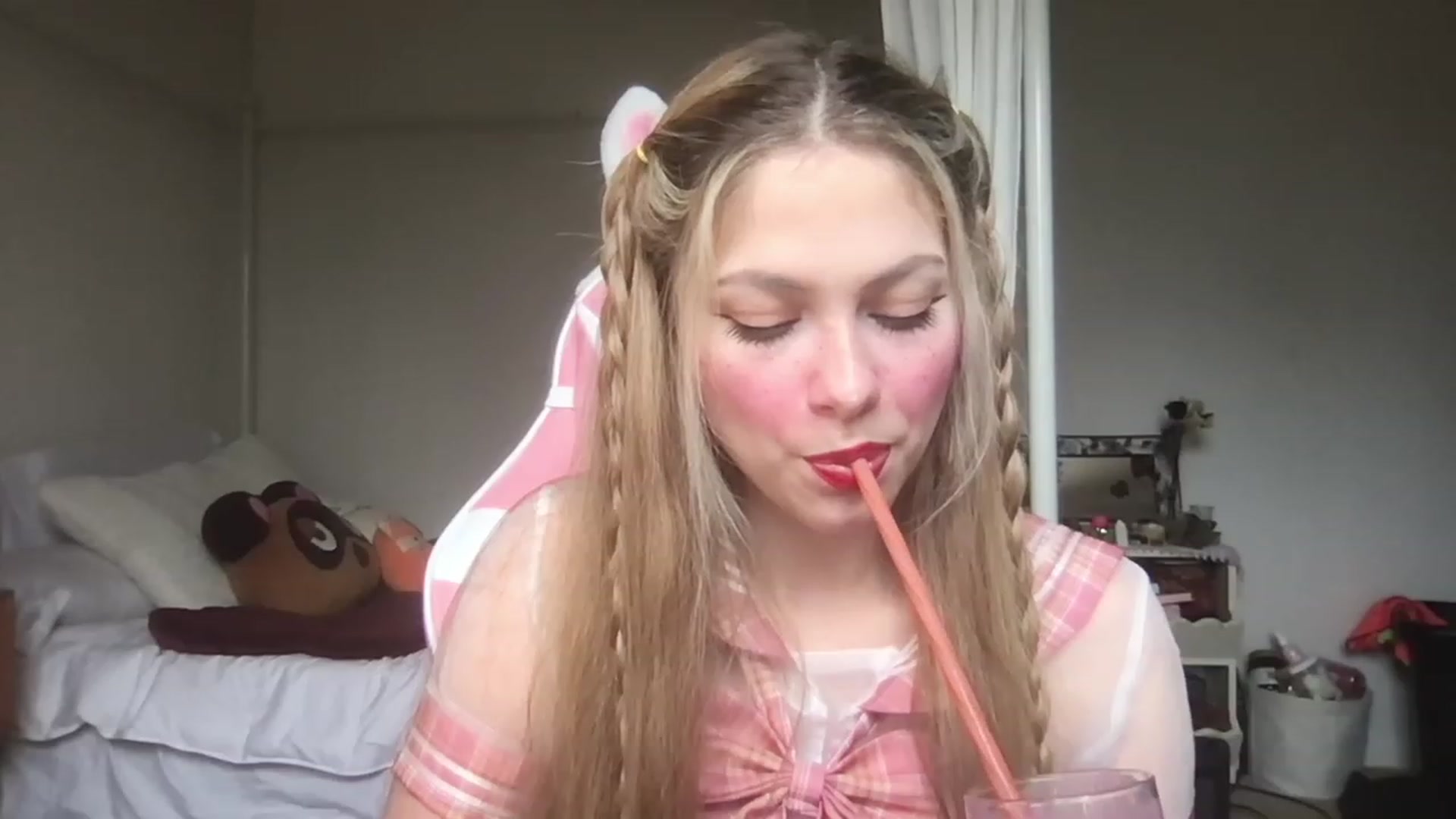 Gallery image thumbnail from lolypopbubble's myfreecams stream on, 03/02/2023, 16:08 image 6 of 20