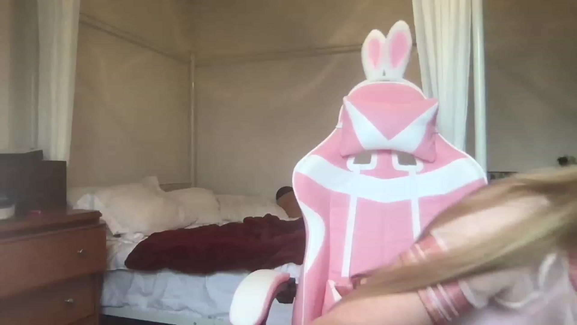 Gallery image thumbnail from lolypopbubble's myfreecams stream on, 03/02/2023, 18:47 image 20 of 20
