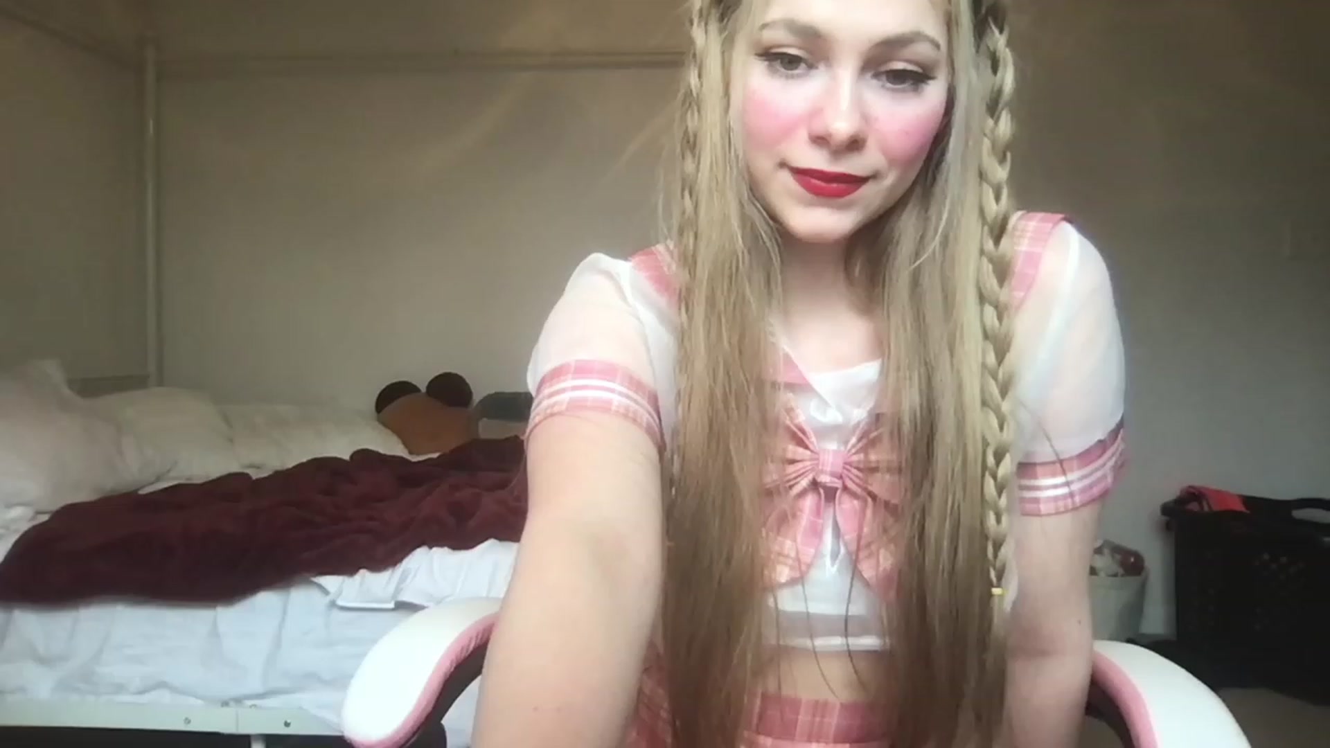 Gallery image thumbnail from lolypopbubble's myfreecams stream on, 03/02/2023, 20:37 image 8 of 20
