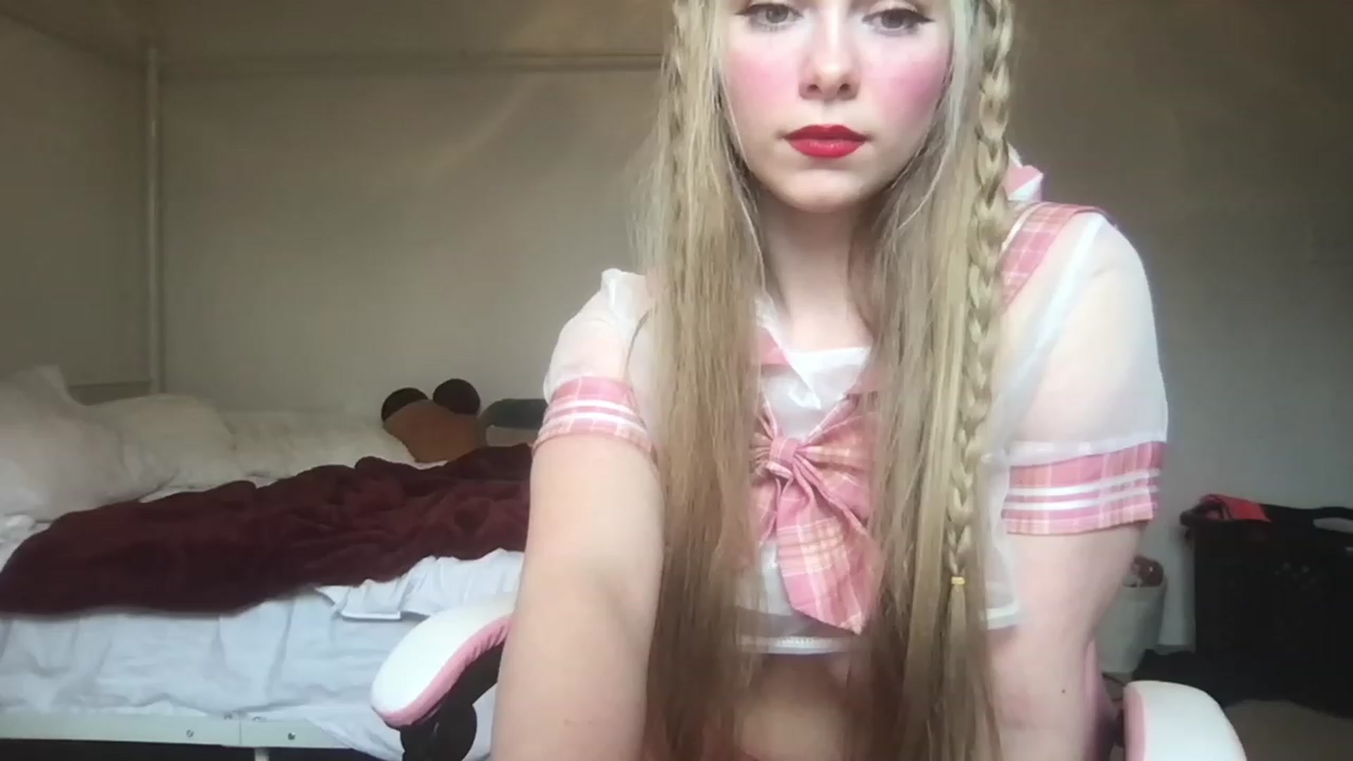 Gallery image thumbnail from lolypopbubble's myfreecams stream on, 03/02/2023, 20:37 image 12 of 20