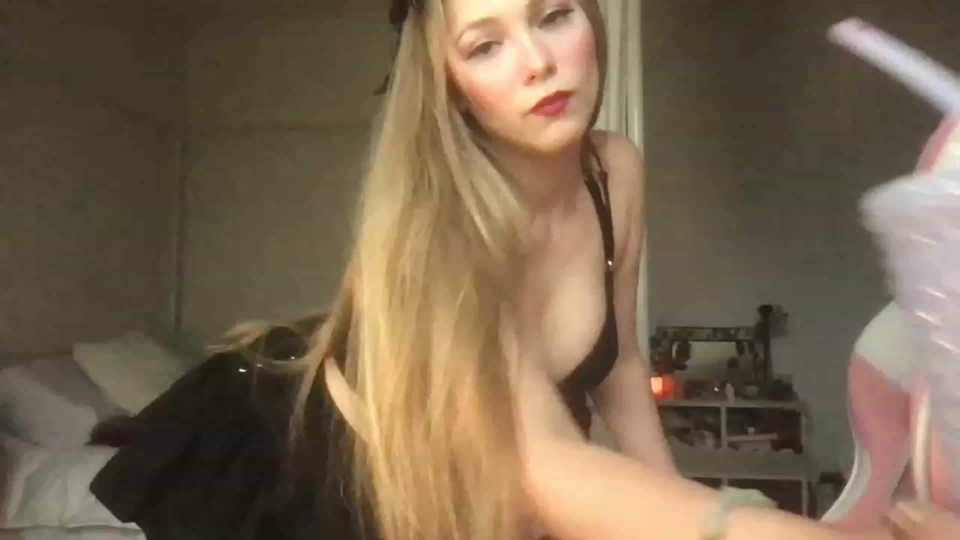 Gallery image thumbnail from lolypopbubble's myfreecams stream on, 03/03/2023, 18:19 image 1 of 20