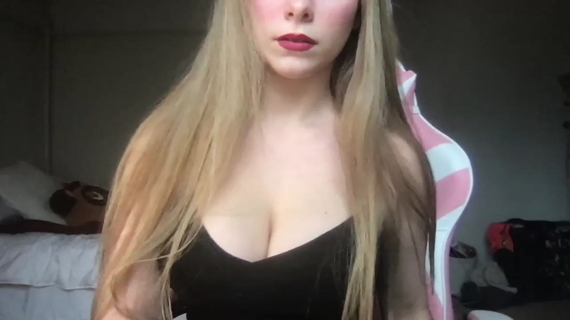 Gallery image thumbnail from lolypopbubble's myfreecams stream on, 03/03/2023, 18:19 image 17 of 20