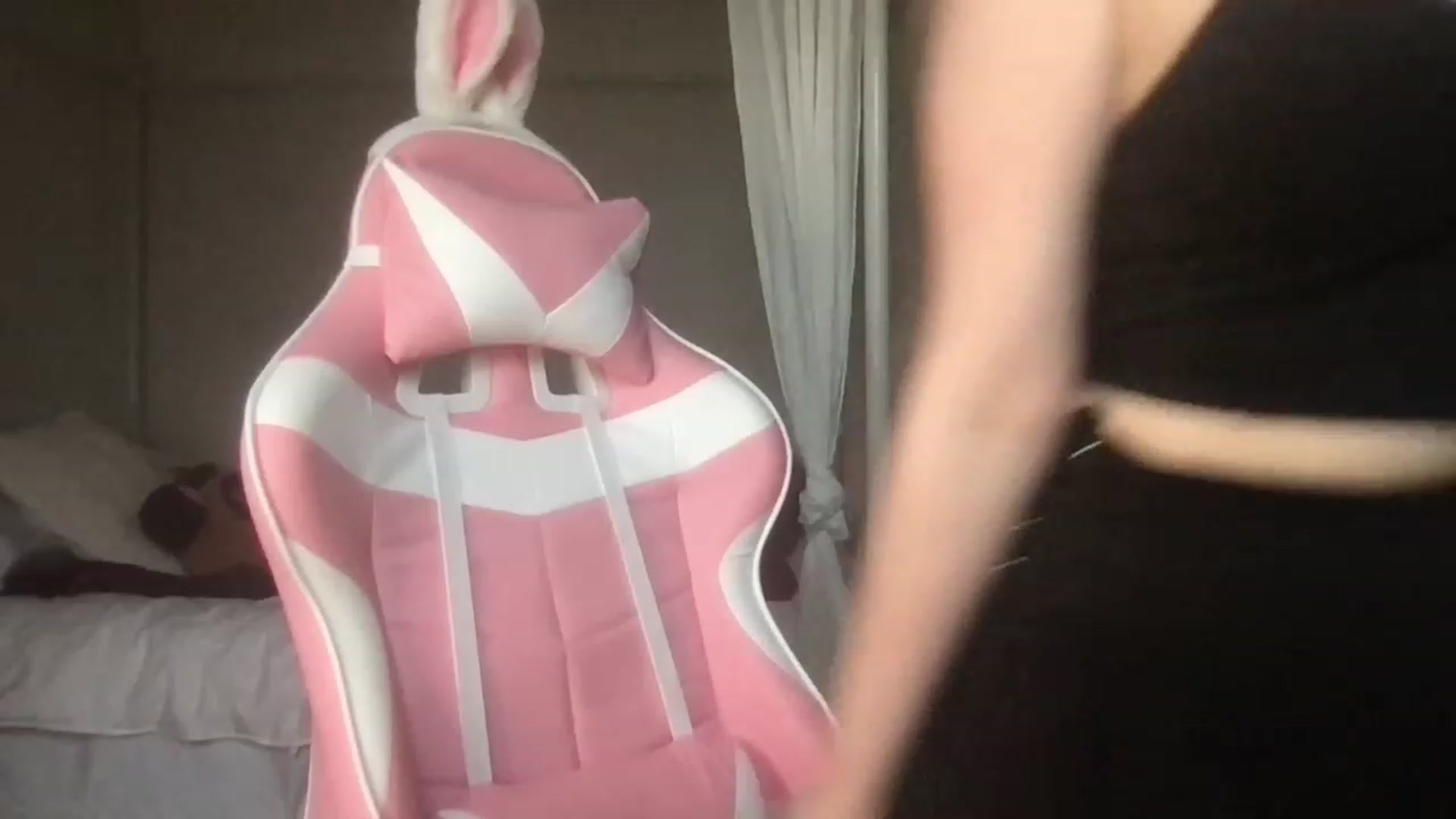Gallery image thumbnail from lolypopbubble's myfreecams stream on, 03/03/2023, 19:29 image 14 of 20