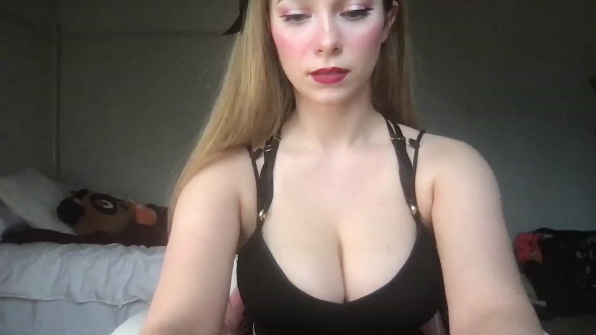 Gallery image thumbnail from lolypopbubble's myfreecams stream on, 03/03/2023, 19:29 image 4 of 20