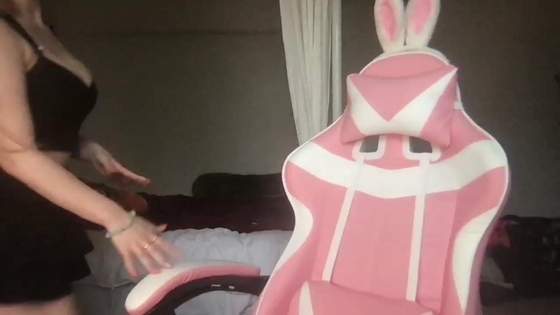 Gallery image thumbnail from lolypopbubble's myfreecams stream on, 03/03/2023, 19:29 image 16 of 20