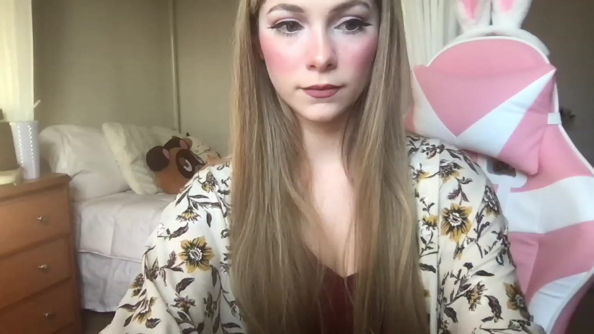 Gallery image thumbnail from lolypopbubble's myfreecams stream on, 03/05/2023, 21:24 image 6 of 20