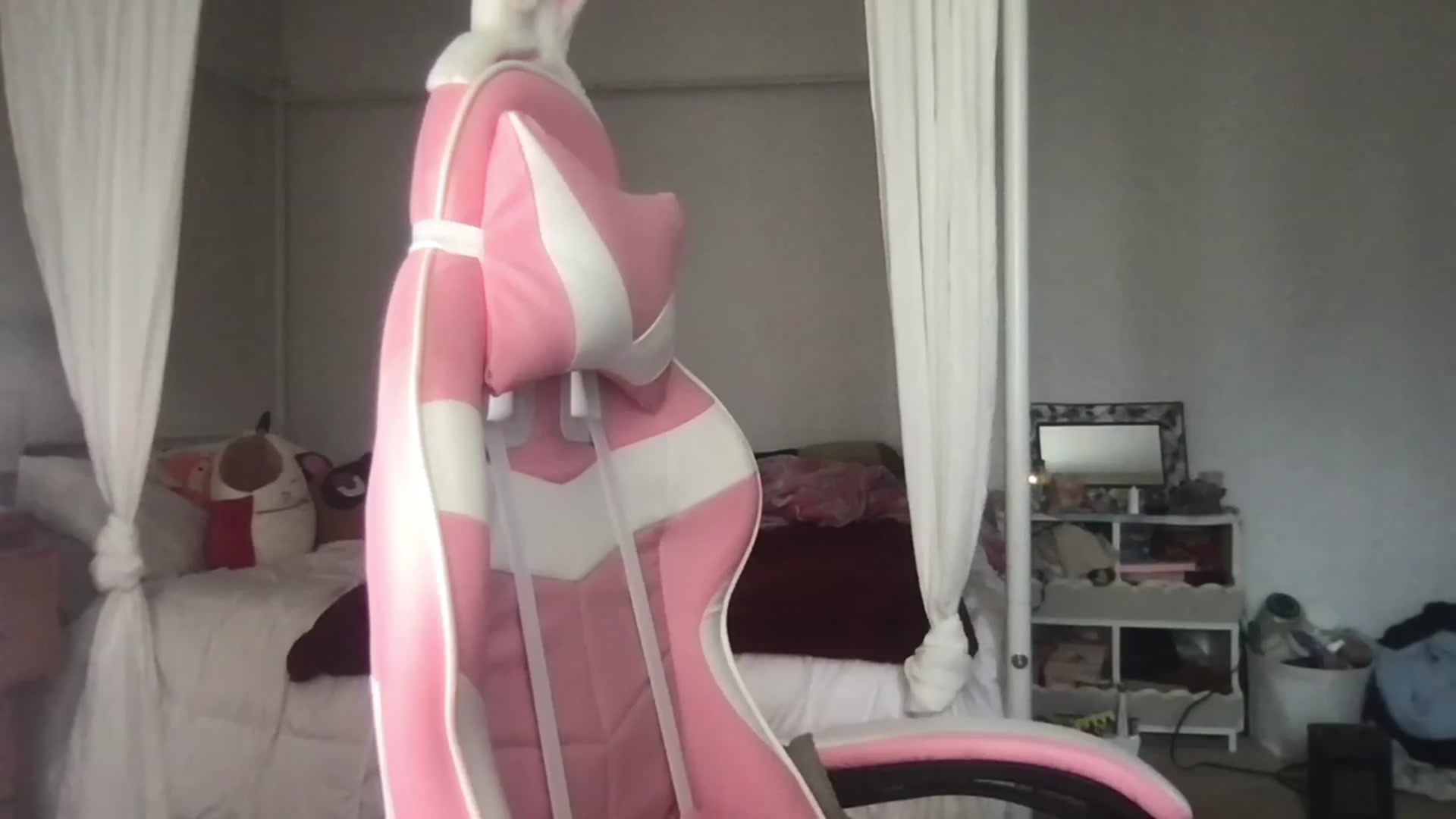 Gallery image thumbnail from lolypopbubble's myfreecams stream on, 03/23/2023, 20:46 image 14 of 20