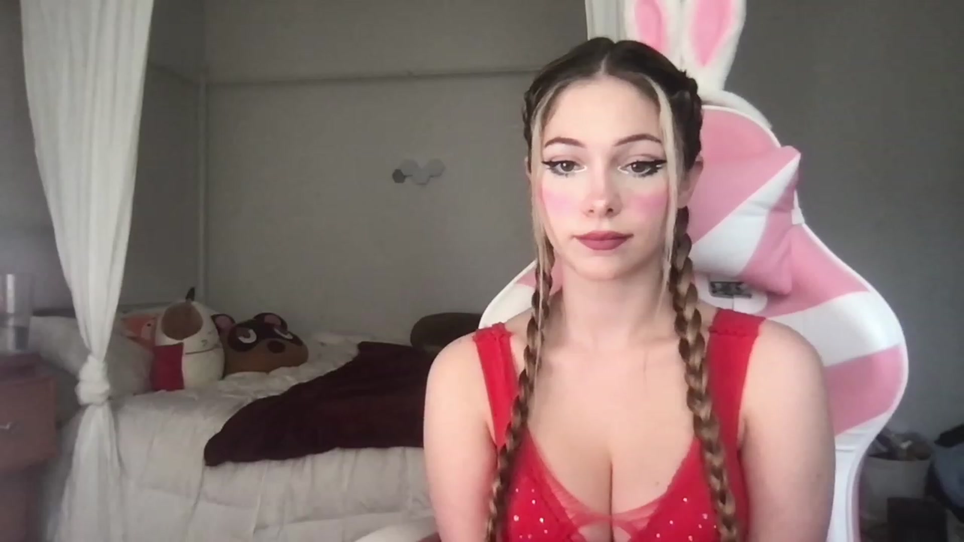 Gallery image thumbnail from lolypopbubble's myfreecams stream on, 03/23/2023, 20:46 image 12 of 20