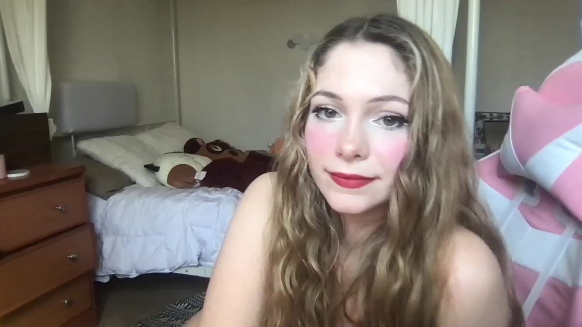 Gallery image thumbnail from lolypopbubble's myfreecams stream on, 03/28/2023, 19:18 image 13 of 20