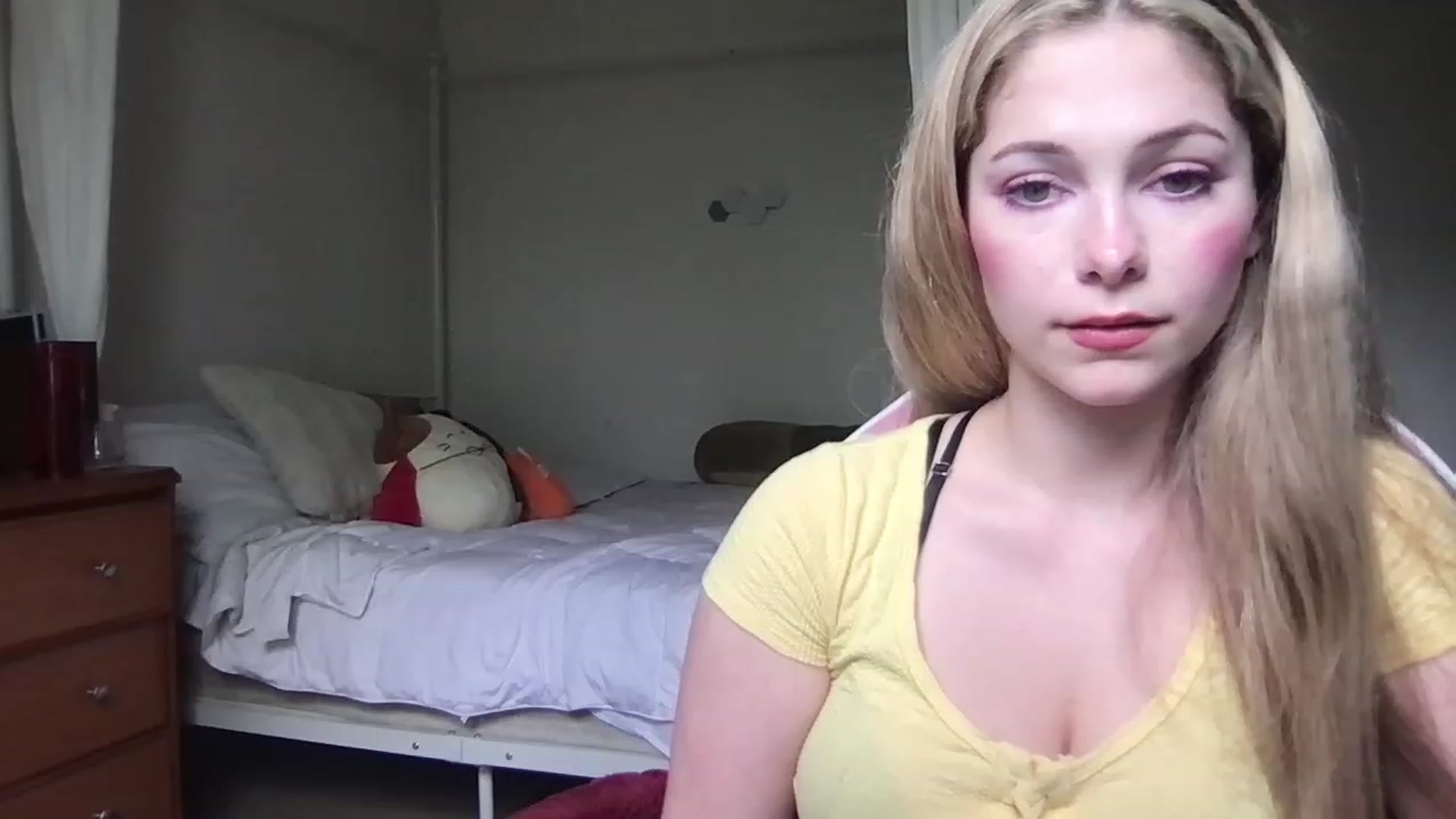 Gallery image thumbnail from lolypopbubble's myfreecams stream on, 04/17/2023, 19:30 image 12 of 20