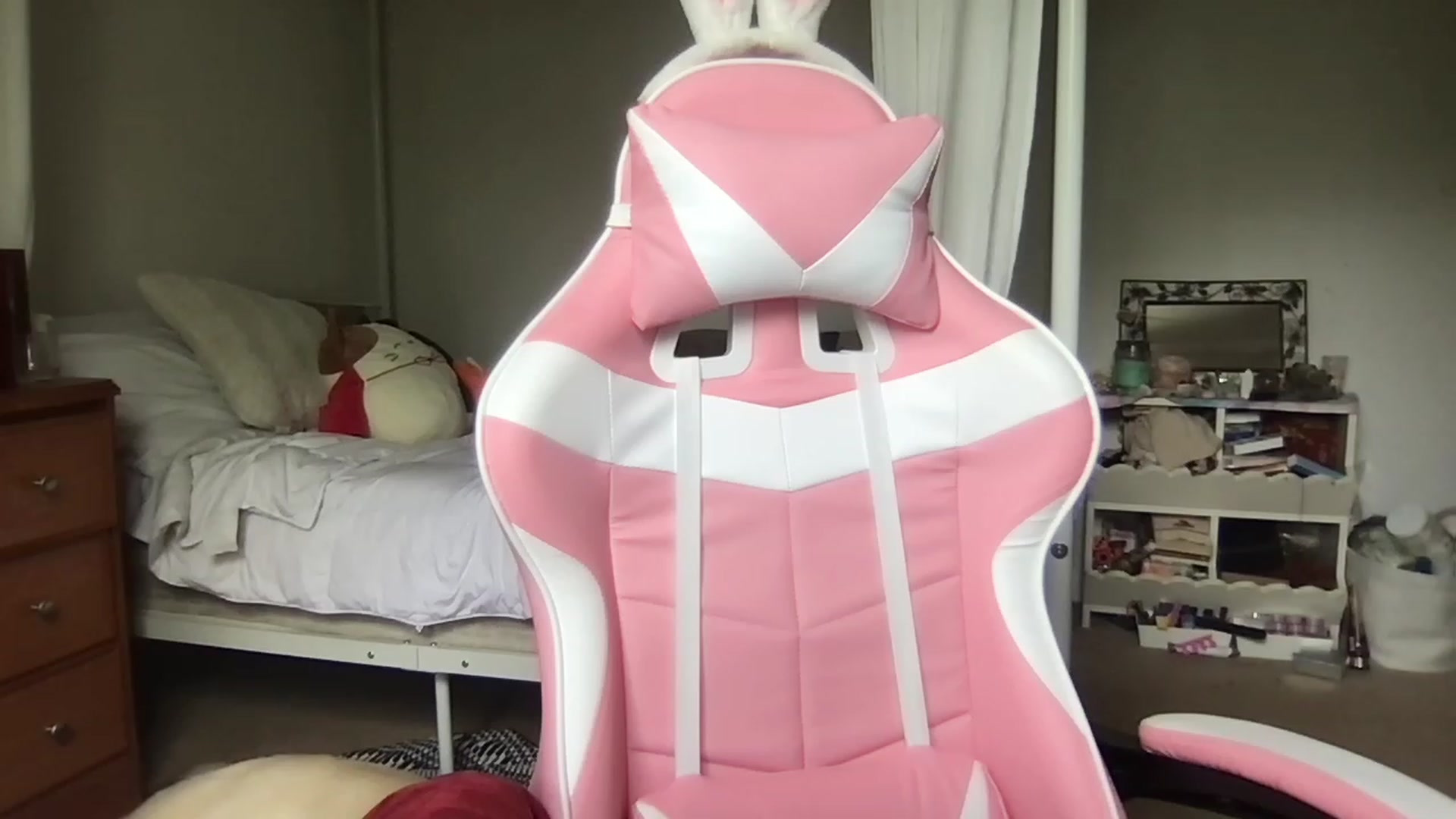 Gallery image thumbnail from lolypopbubble's myfreecams stream on, 04/17/2023, 19:30 image 17 of 20