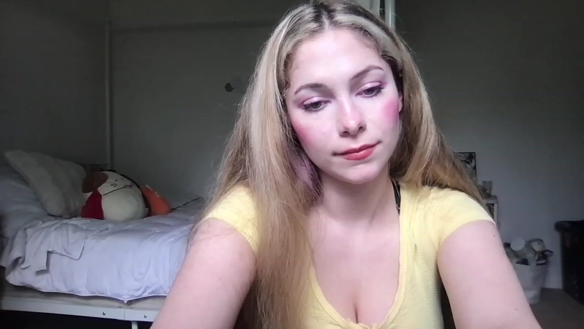 Gallery image thumbnail from lolypopbubble's myfreecams stream on, 04/17/2023, 19:30 image 2 of 20