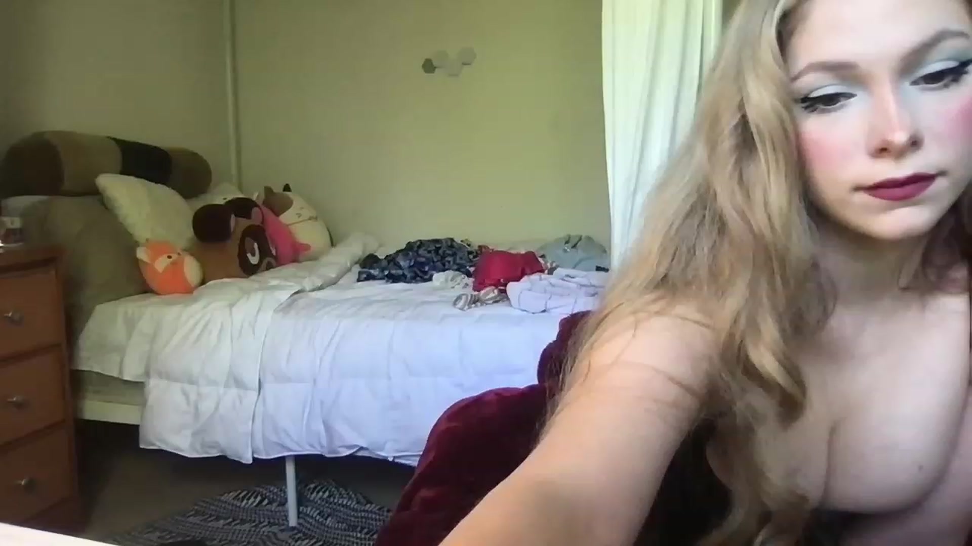 Gallery image thumbnail from lolypopbubble's myfreecams stream on, 04/20/2023, 16:46 image 4 of 20
