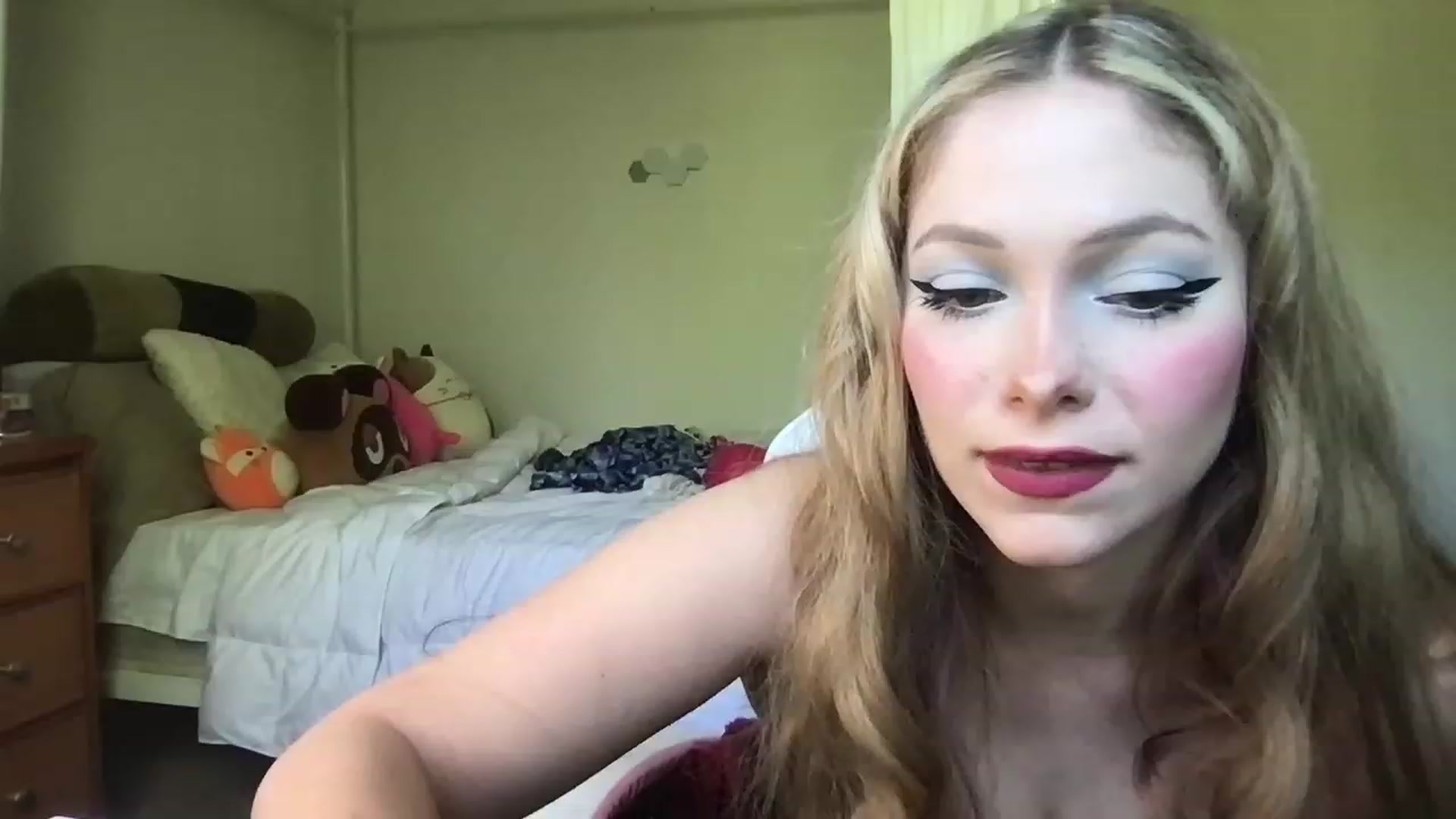 Gallery image thumbnail from lolypopbubble's myfreecams stream on, 04/20/2023, 16:46 image 15 of 20