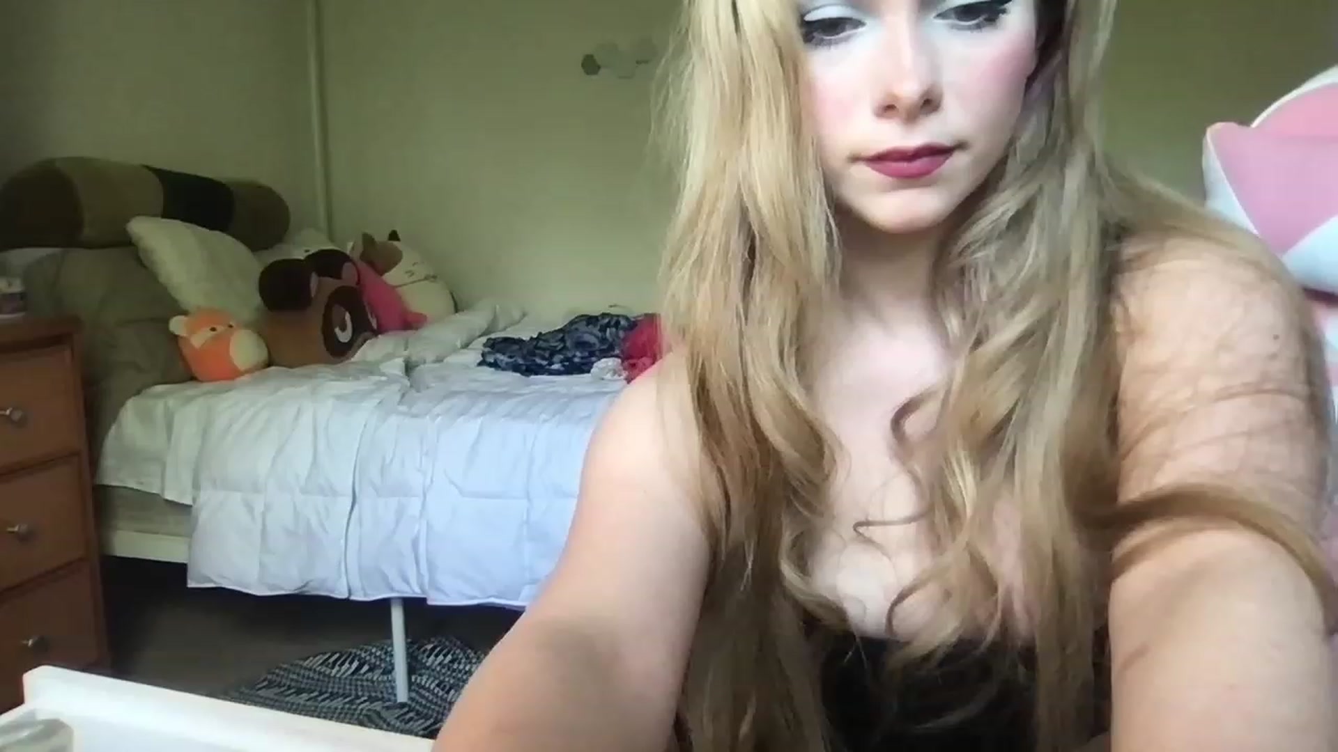 Gallery image thumbnail from lolypopbubble's myfreecams stream on, 04/20/2023, 19:08 image 18 of 20