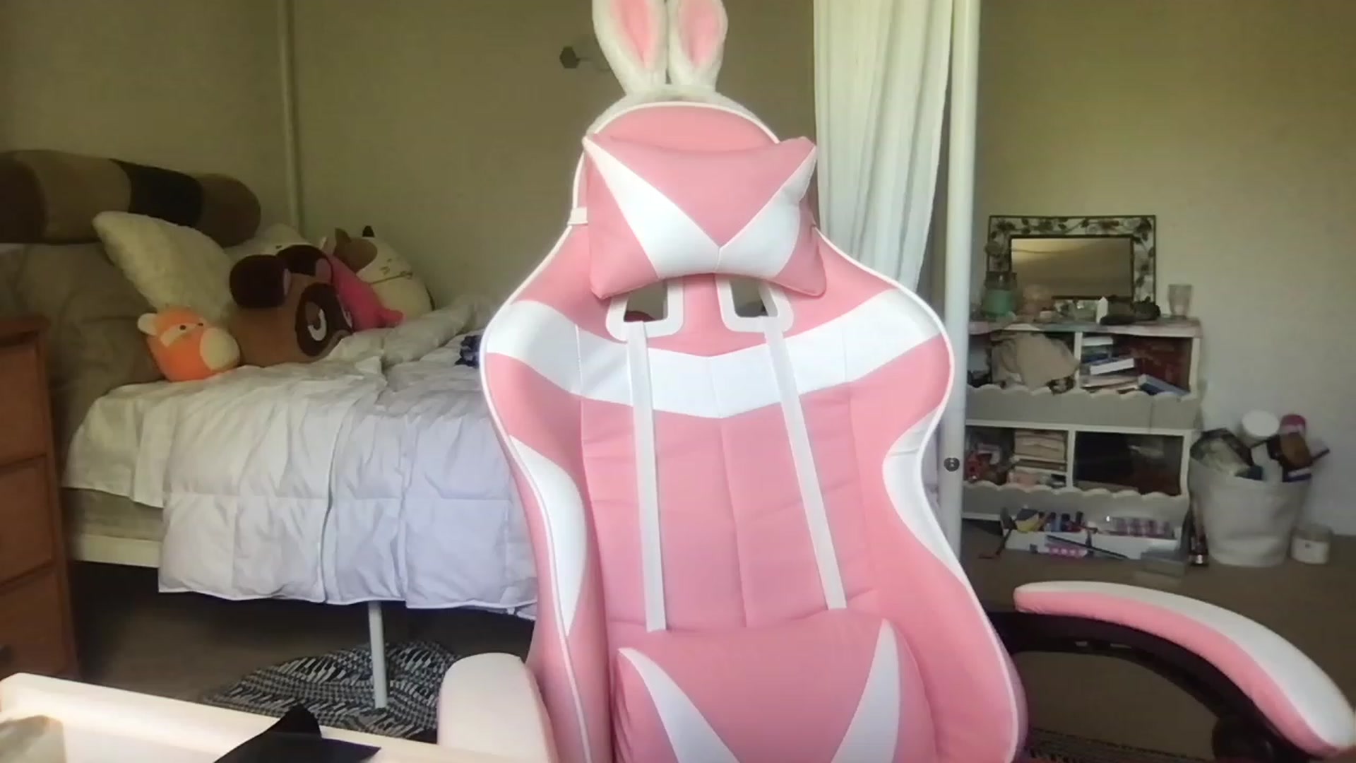 Gallery image thumbnail from lolypopbubble's myfreecams stream on, 04/20/2023, 19:08 image 13 of 20