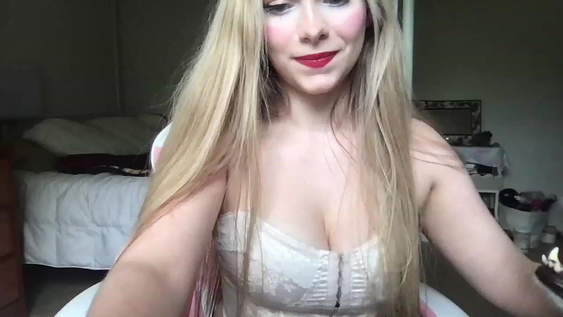 Gallery image thumbnail from lolypopbubble's myfreecams stream on, 05/01/2023, 20:42 image 8 of 20