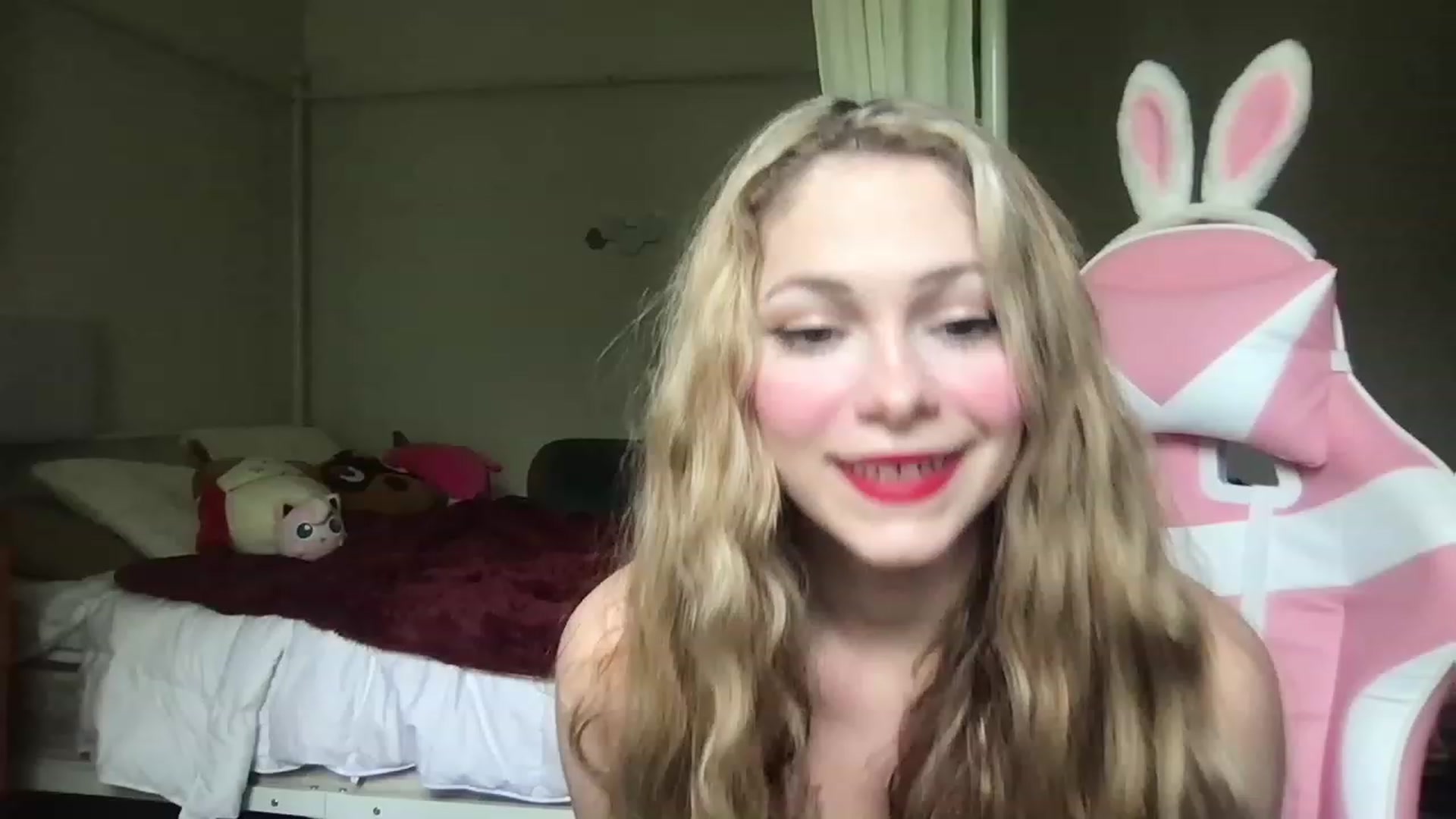Gallery image thumbnail from lolypopbubble's myfreecams stream on, 05/02/2023, 18:05 image 3 of 20