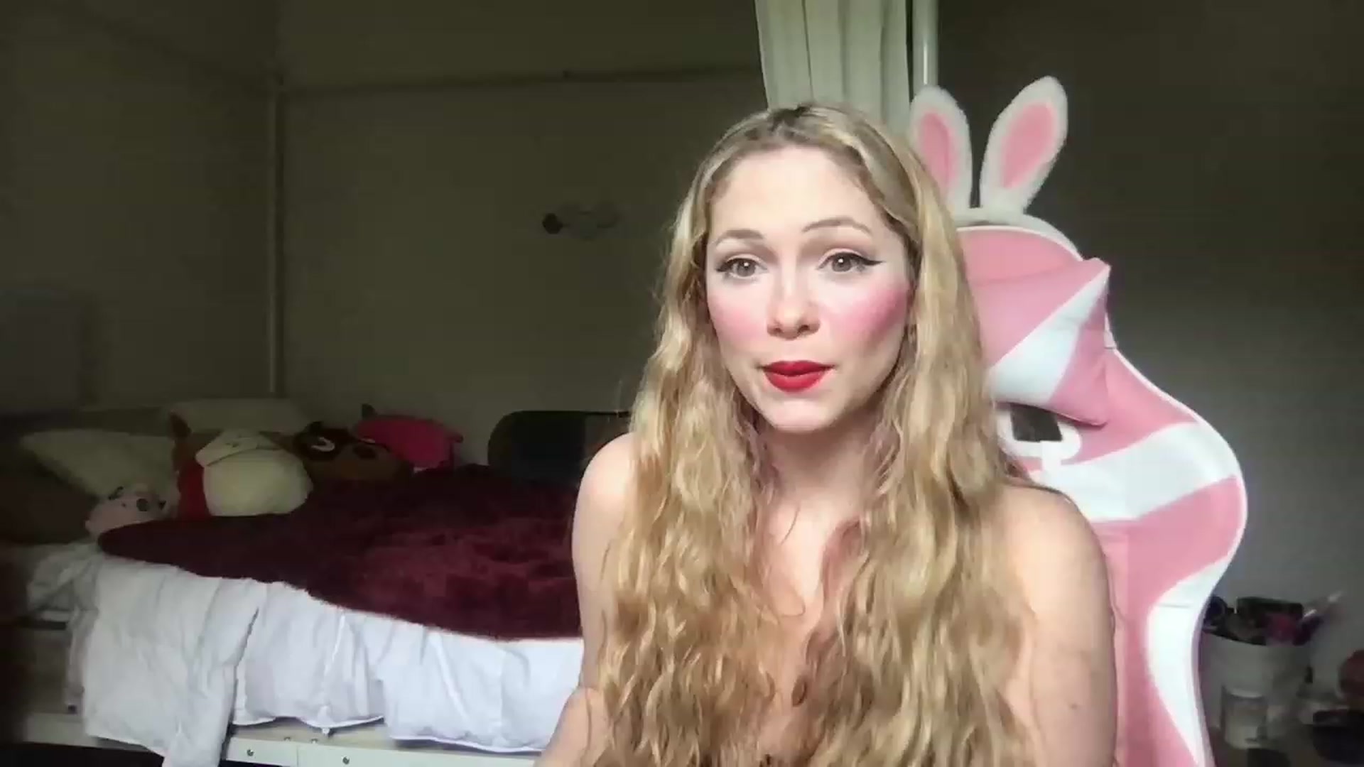 Gallery image thumbnail from lolypopbubble's myfreecams stream on, 05/02/2023, 18:05 image 13 of 20