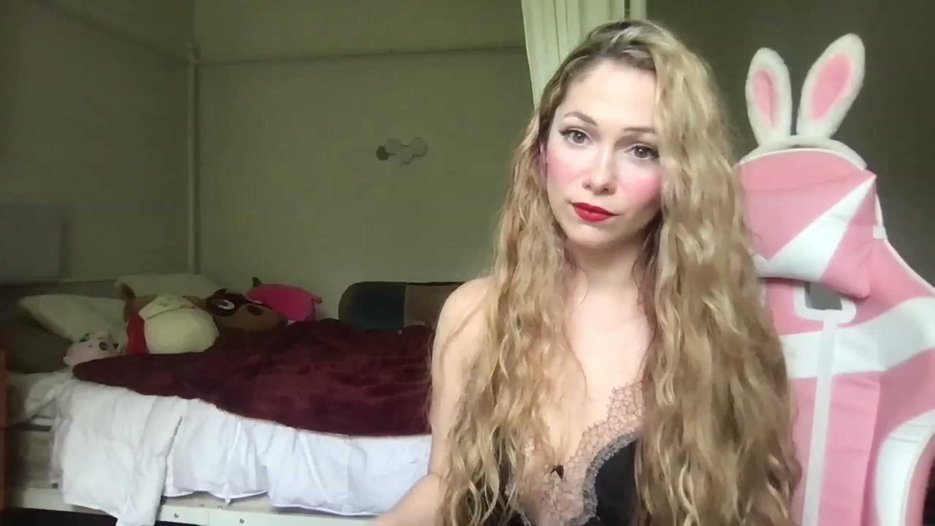 Gallery image thumbnail from lolypopbubble's myfreecams stream on, 05/02/2023, 18:05 image 6 of 20