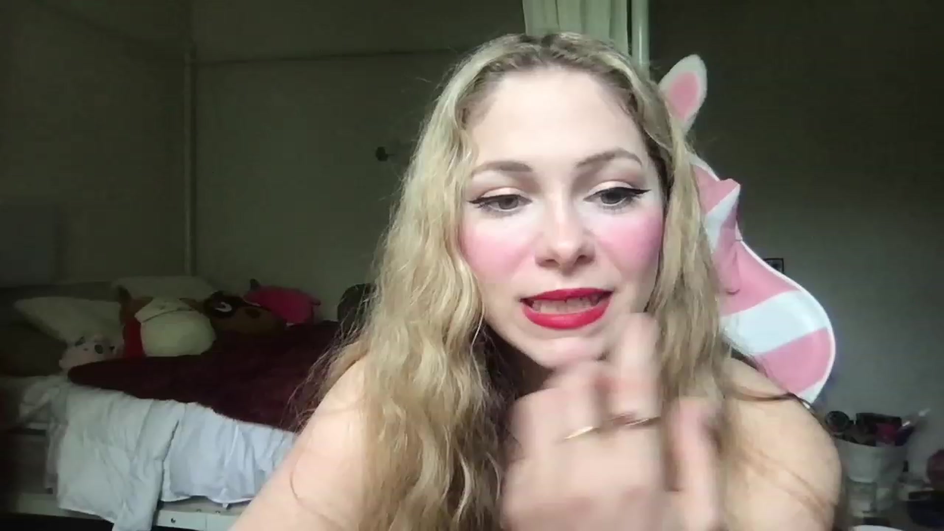 Gallery image thumbnail from lolypopbubble's myfreecams stream on, 05/02/2023, 18:05 image 12 of 20