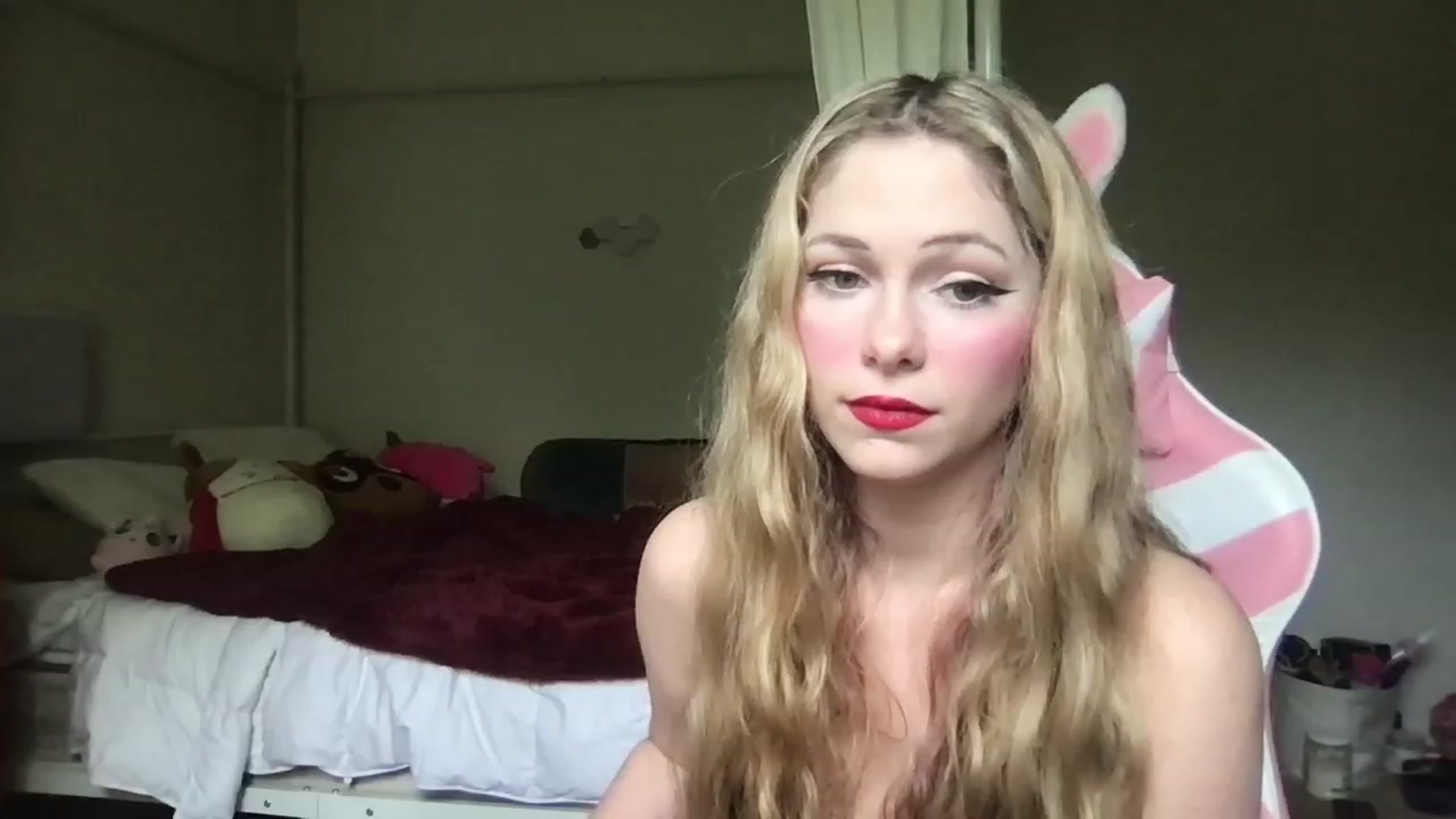 Gallery image thumbnail from lolypopbubble's myfreecams stream on, 05/02/2023, 18:05 image 14 of 20