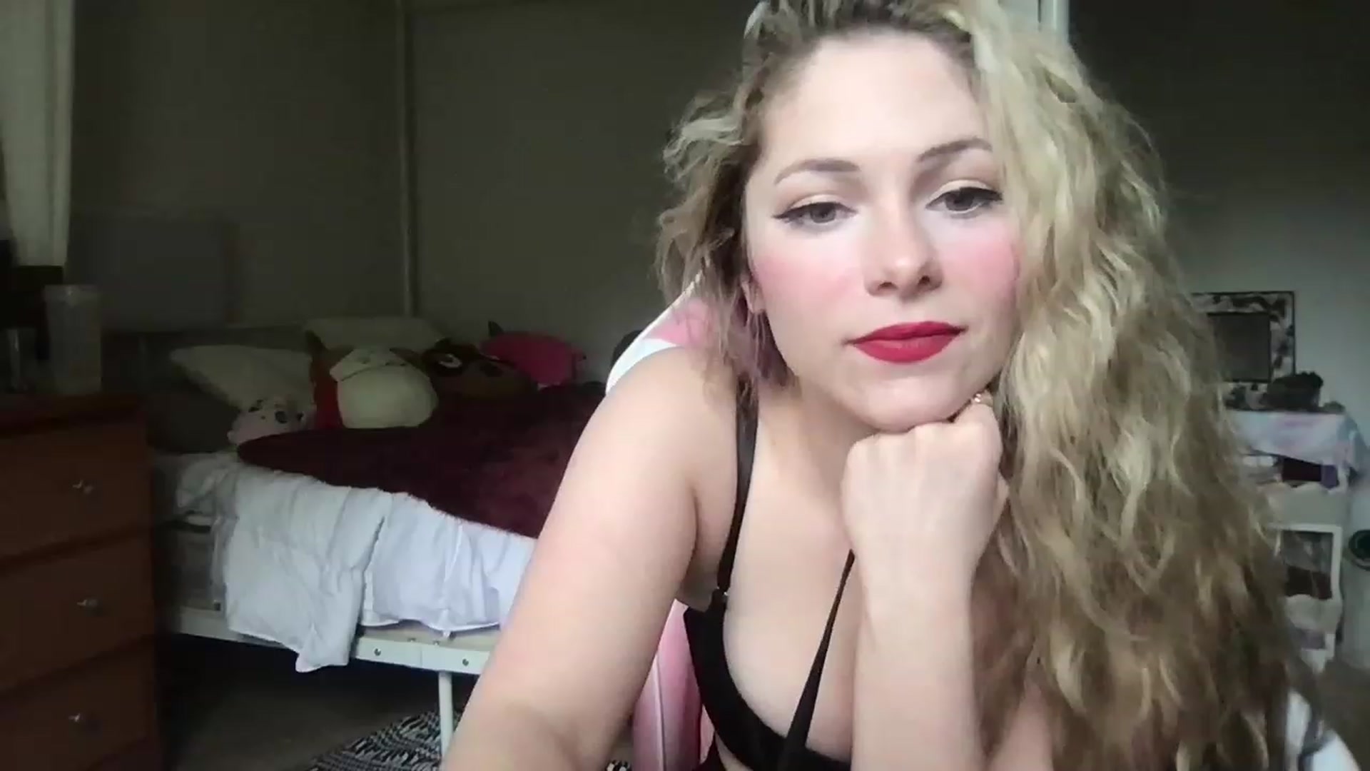Gallery image thumbnail from lolypopbubble's myfreecams stream on, 05/02/2023, 19:33 image 9 of 20