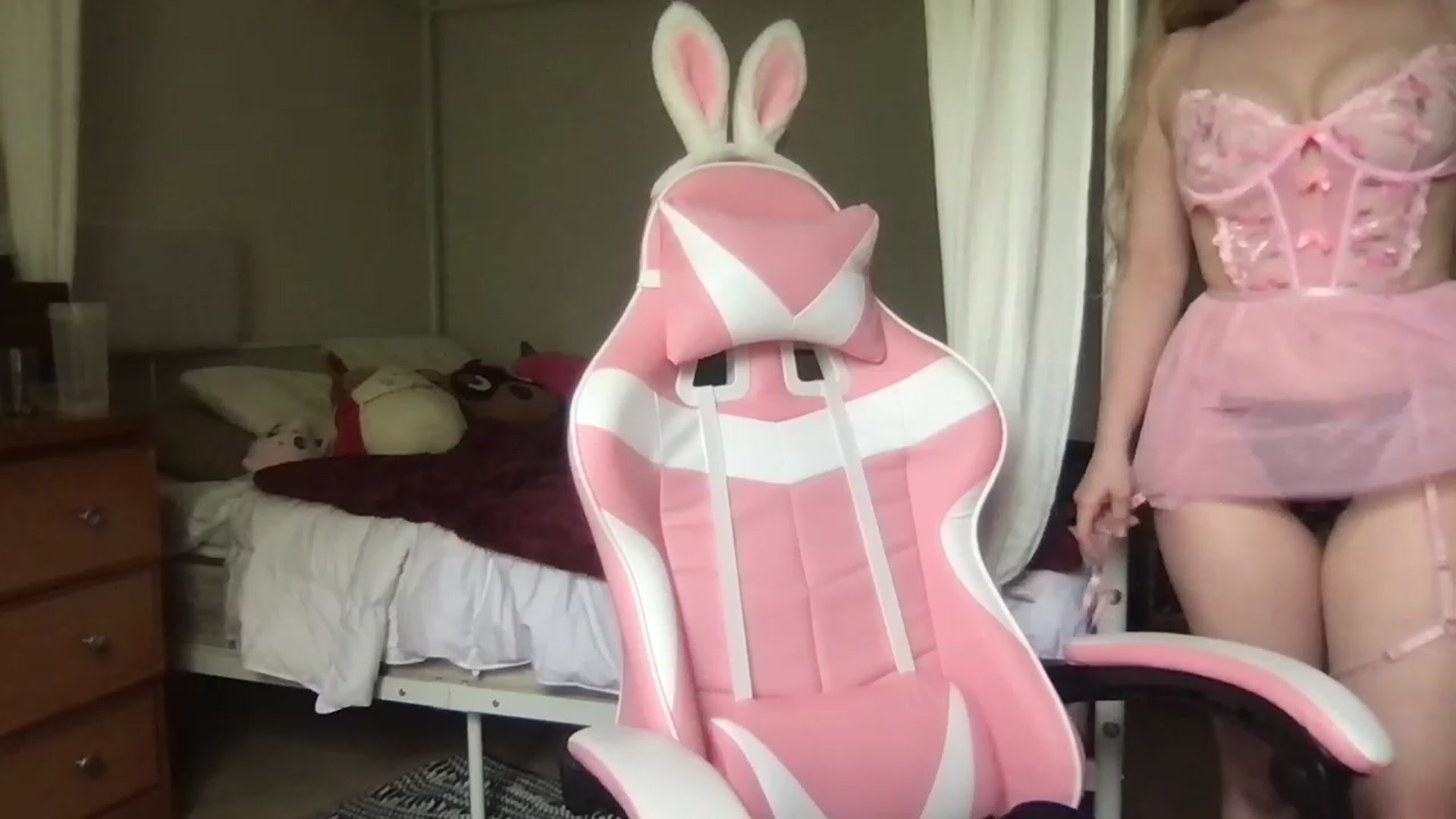 Gallery image thumbnail from lolypopbubble's myfreecams stream on, 05/02/2023, 19:33 image 12 of 20