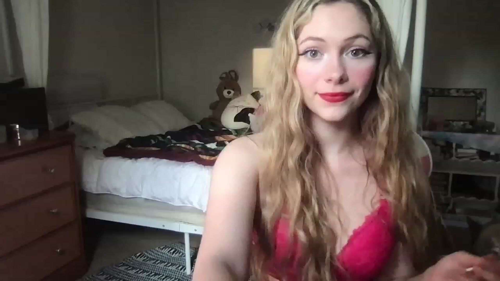 Gallery image thumbnail from lolypopbubble's myfreecams stream on, 05/12/2023, 24:19 image 2 of 20
