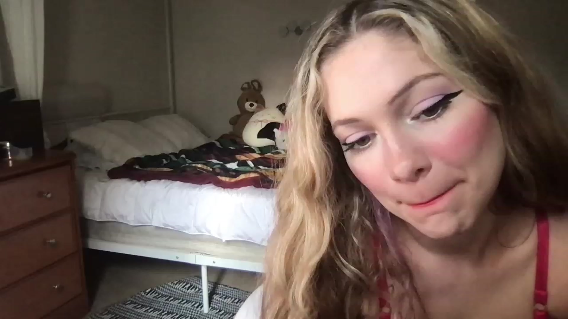 Gallery image thumbnail from lolypopbubble's myfreecams stream on, 05/12/2023, 24:19 image 1 of 20
