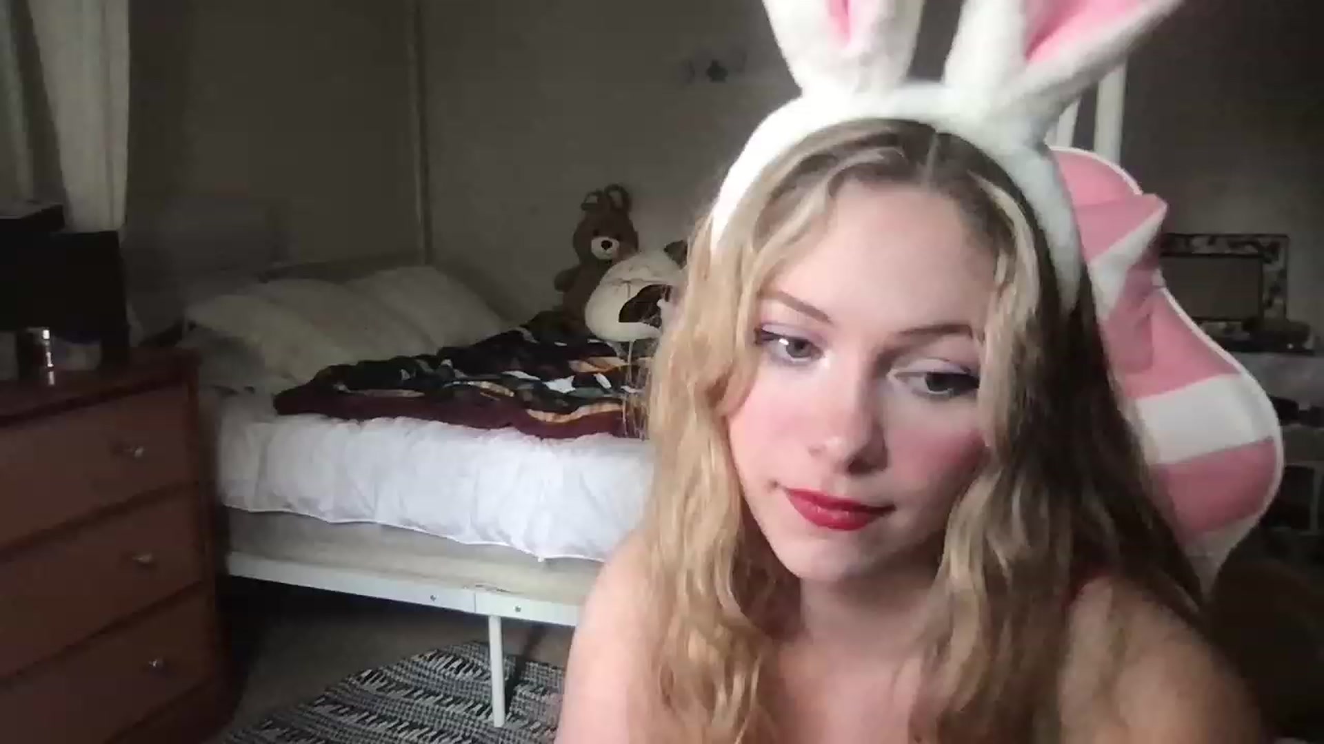 Gallery image thumbnail from lolypopbubble's myfreecams stream on, 05/12/2023, 24:19 image 6 of 20