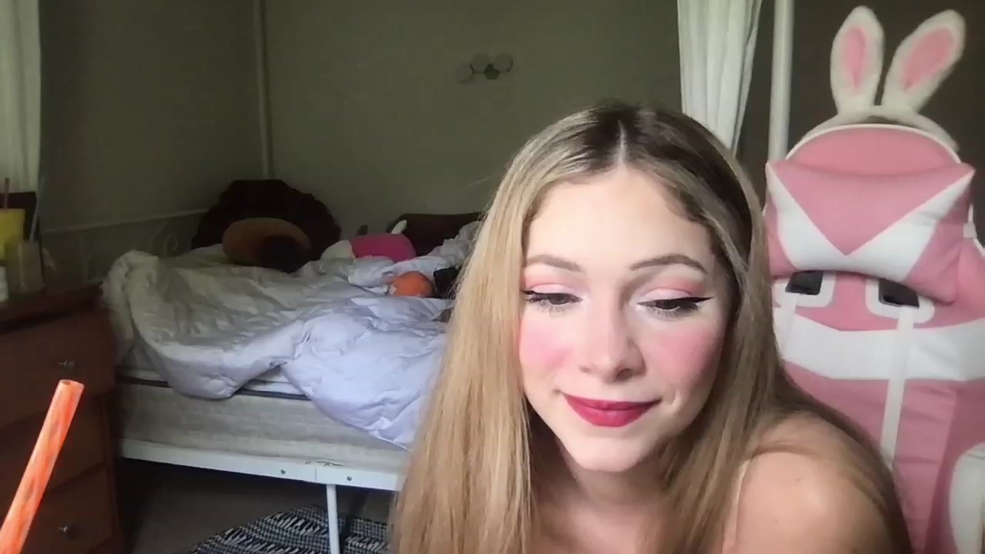 Gallery image thumbnail from lolypopbubble's myfreecams stream on, 05/12/2023, 19:13 image 9 of 20