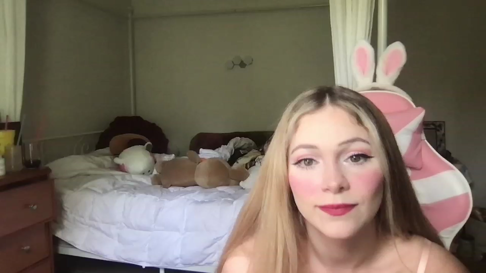 Gallery image thumbnail from lolypopbubble's myfreecams stream on, 05/12/2023, 19:13 image 3 of 20