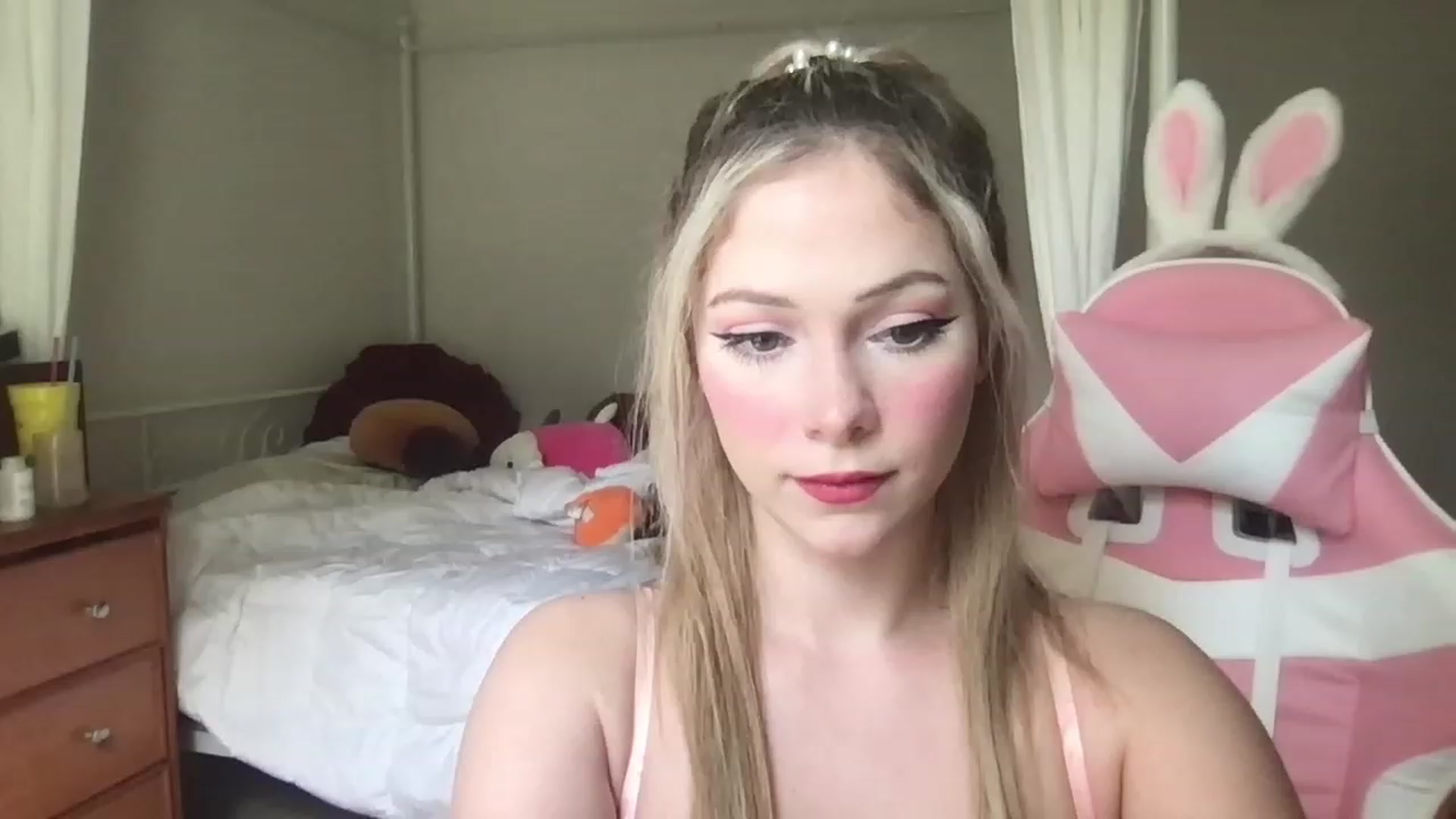 Gallery image thumbnail from lolypopbubble's myfreecams stream on, 05/12/2023, 20:00 image 17 of 20