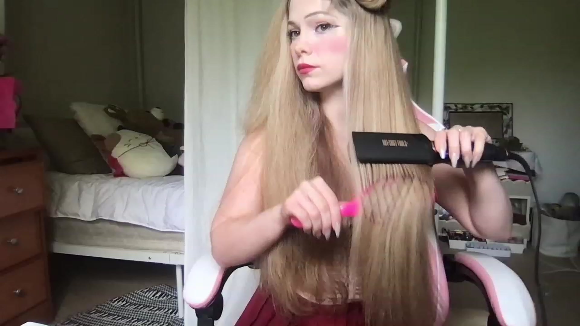 Gallery image thumbnail from lolypopbubble's myfreecams stream on, 05/15/2023, 17:10 image 6 of 20
