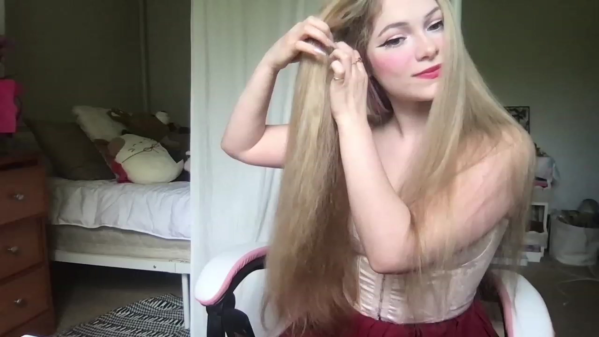 Gallery image thumbnail from lolypopbubble's myfreecams stream on, 05/15/2023, 17:10 image 7 of 20