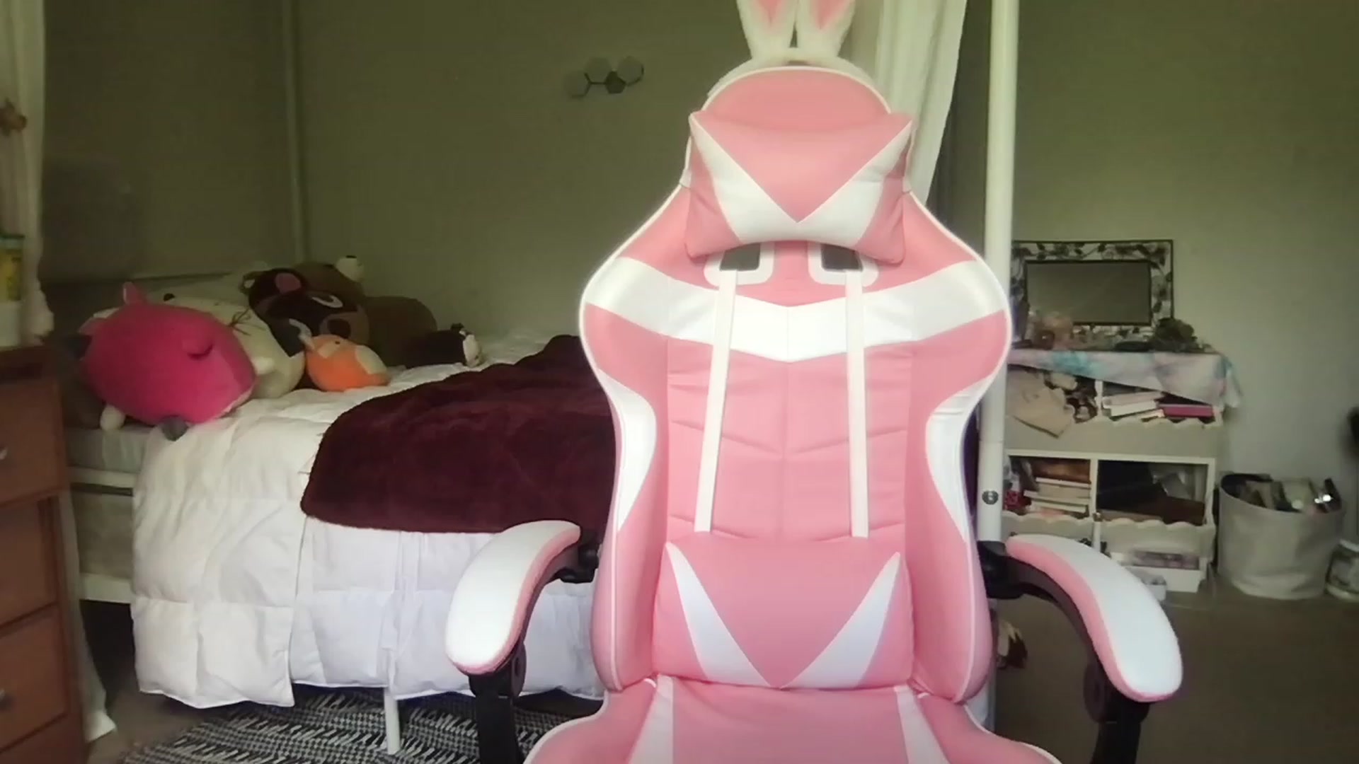 Gallery image thumbnail from lolypopbubble's myfreecams stream on, 05/17/2023, 16:36 image 12 of 20