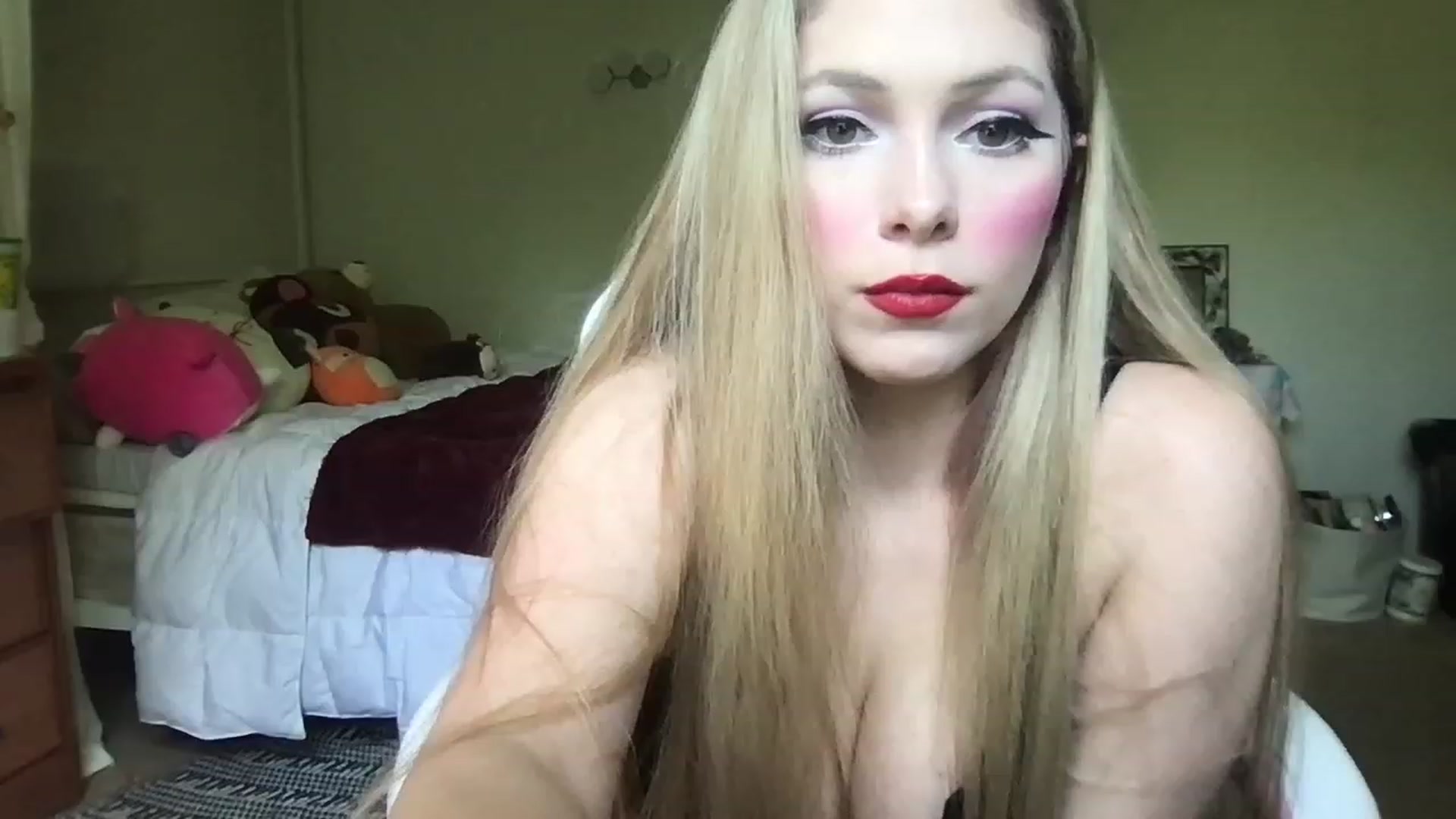 Gallery image thumbnail from lolypopbubble's myfreecams stream on, 05/17/2023, 18:49 image 6 of 20