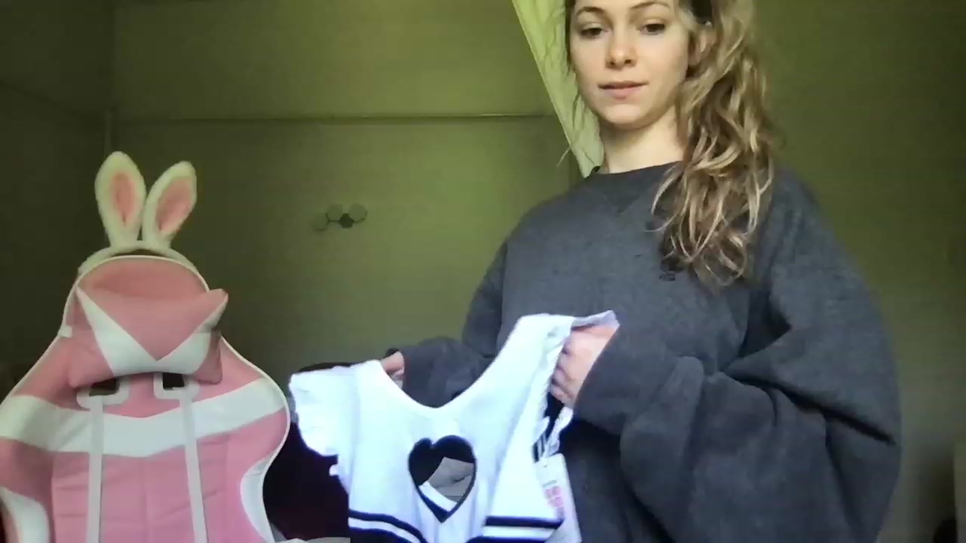 Gallery image thumbnail from lolypopbubble's myfreecams stream on, 05/22/2023, 16:32 image 9 of 20