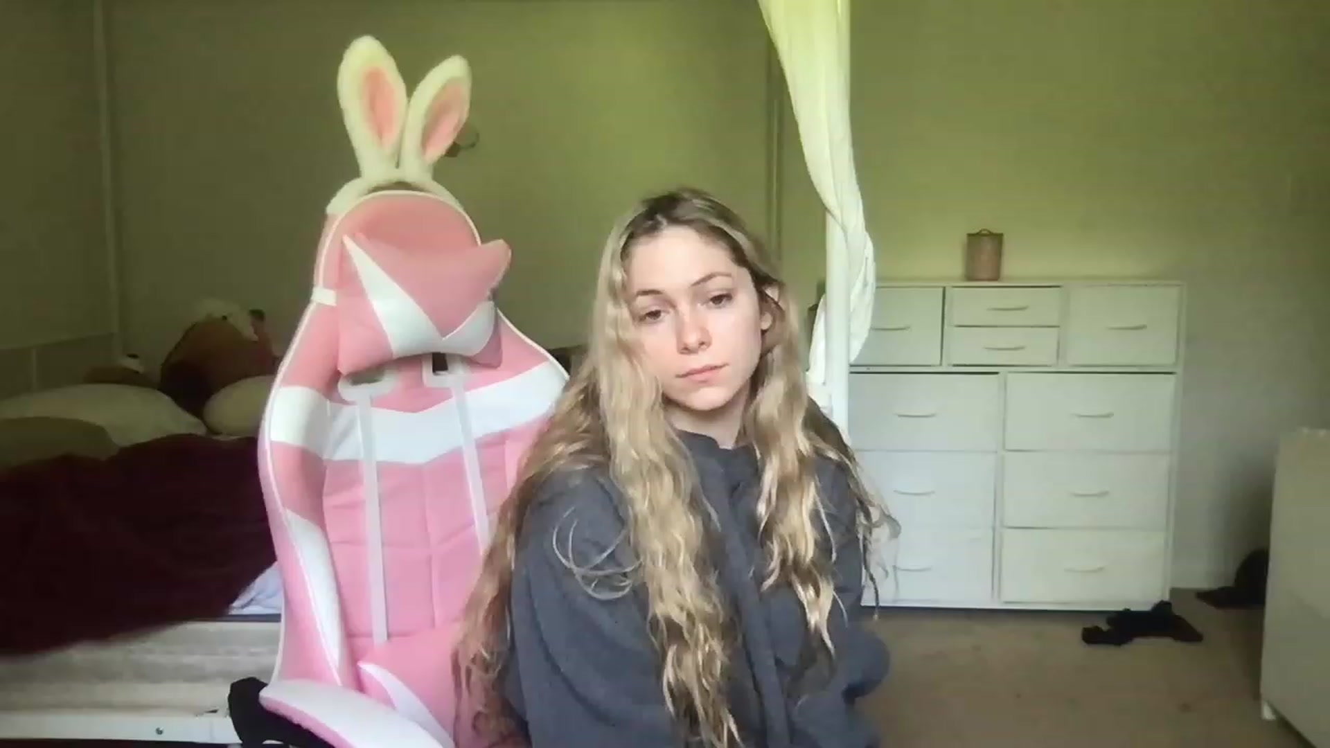 Gallery image thumbnail from lolypopbubble's myfreecams stream on, 05/22/2023, 16:32 image 20 of 20