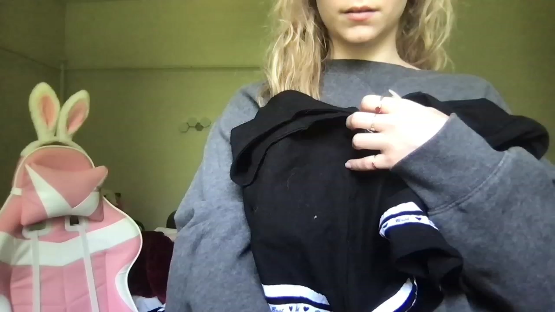 Gallery image thumbnail from lolypopbubble's myfreecams stream on, 05/22/2023, 16:32 image 5 of 20