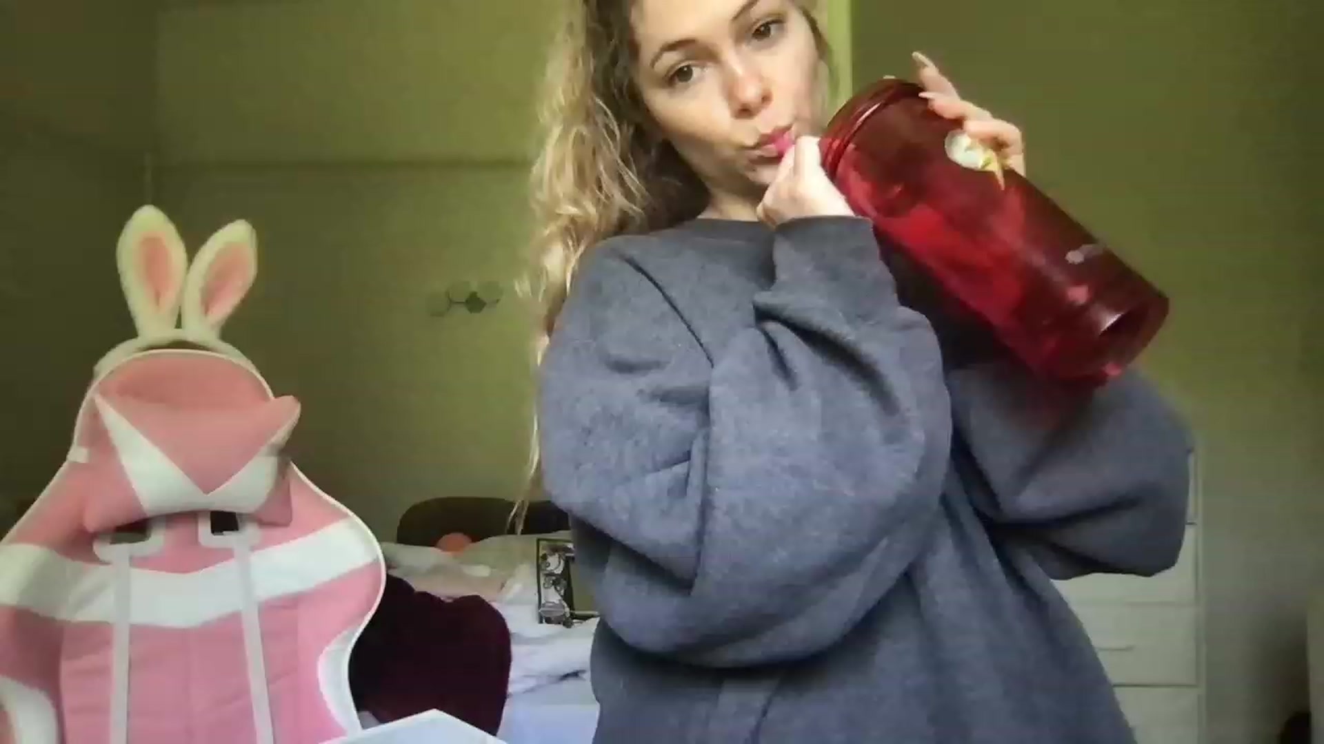 Gallery image thumbnail from lolypopbubble's myfreecams stream on, 05/22/2023, 16:32 image 6 of 20