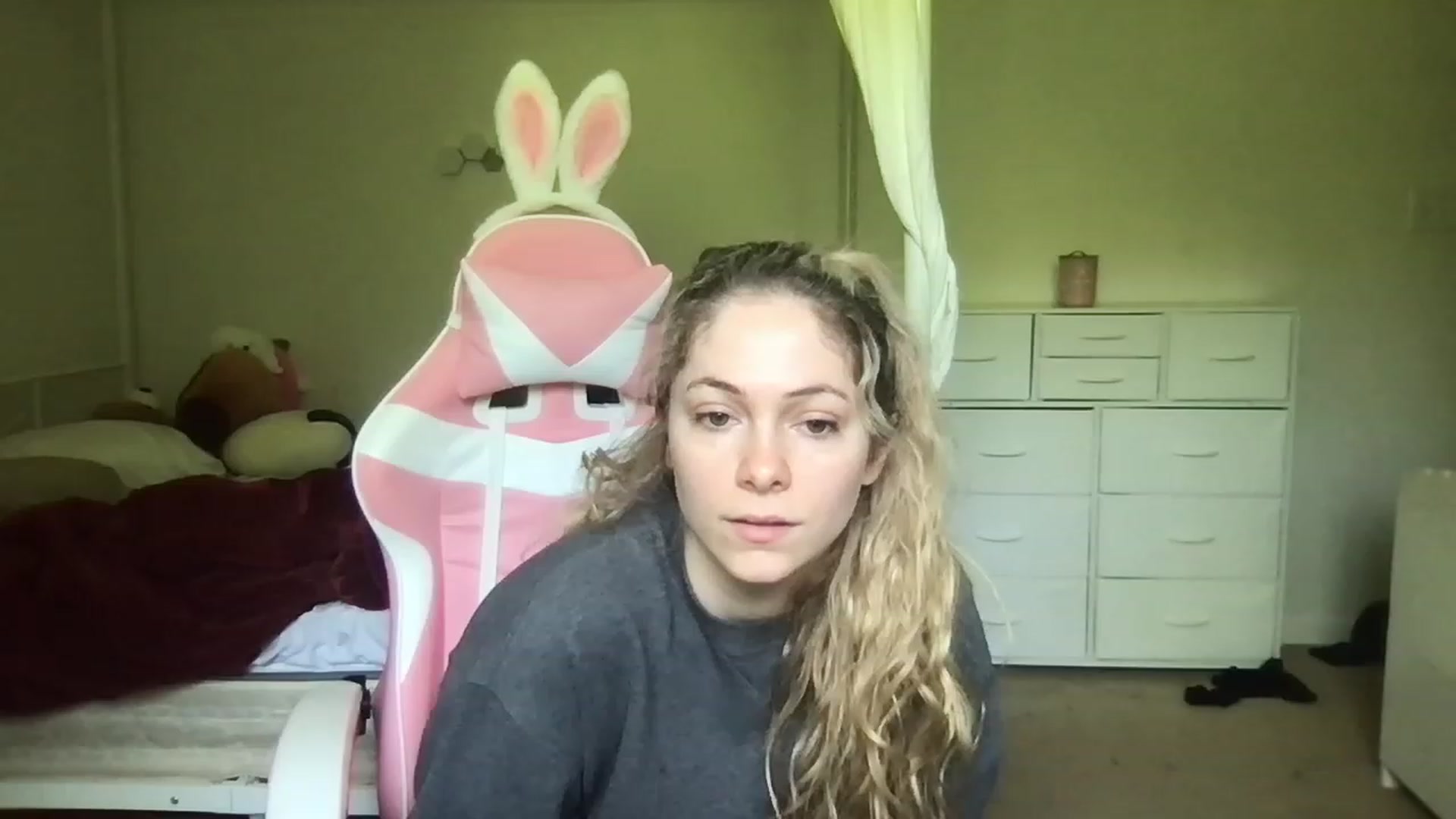 Gallery image thumbnail from lolypopbubble's myfreecams stream on, 05/22/2023, 16:32 image 19 of 20