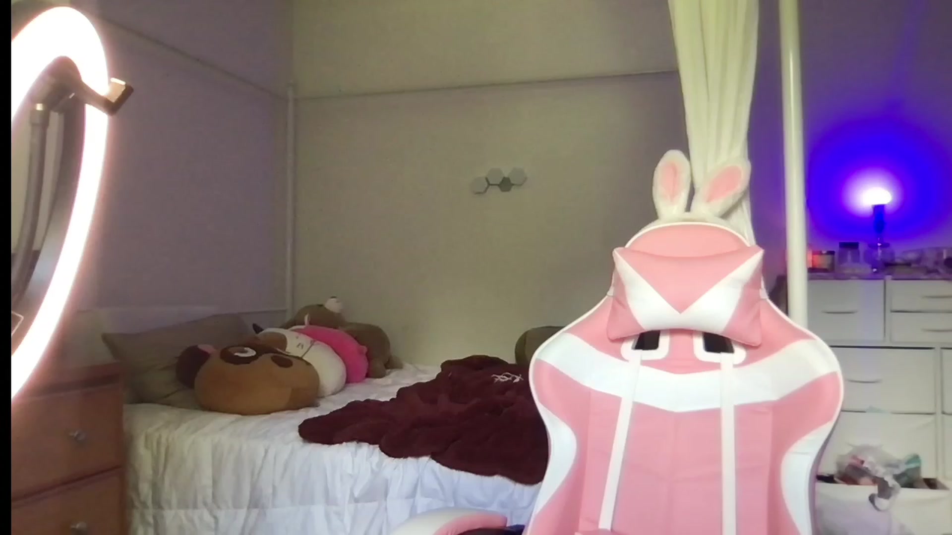 Gallery image thumbnail from lolypopbubble's myfreecams stream on, 07/10/2023, 17:12 image 8 of 20