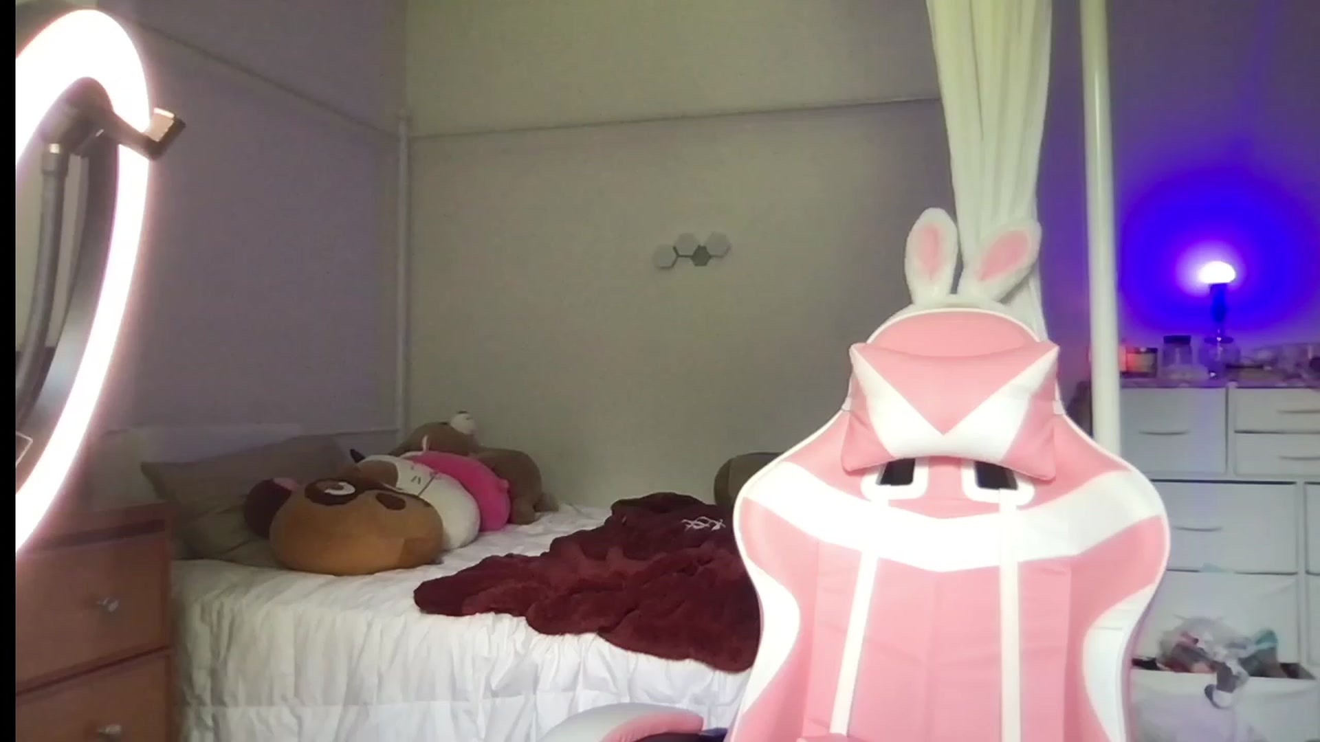 Gallery image thumbnail from lolypopbubble's myfreecams stream on, 07/10/2023, 17:12 image 10 of 20